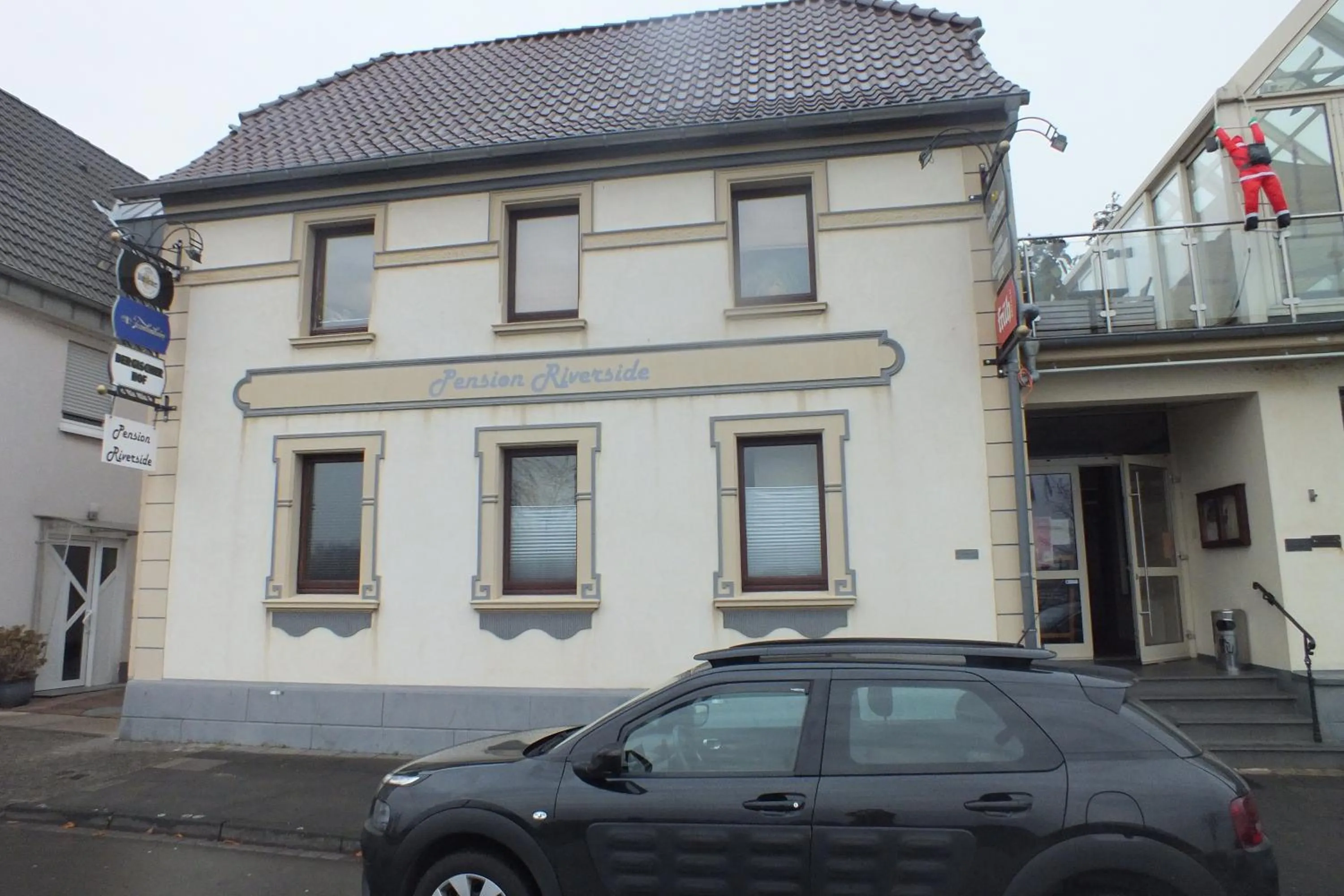 Property building in Pension Riverside in Leverkusen Hitdorf am Rhein - Zentral an der A1 und 59