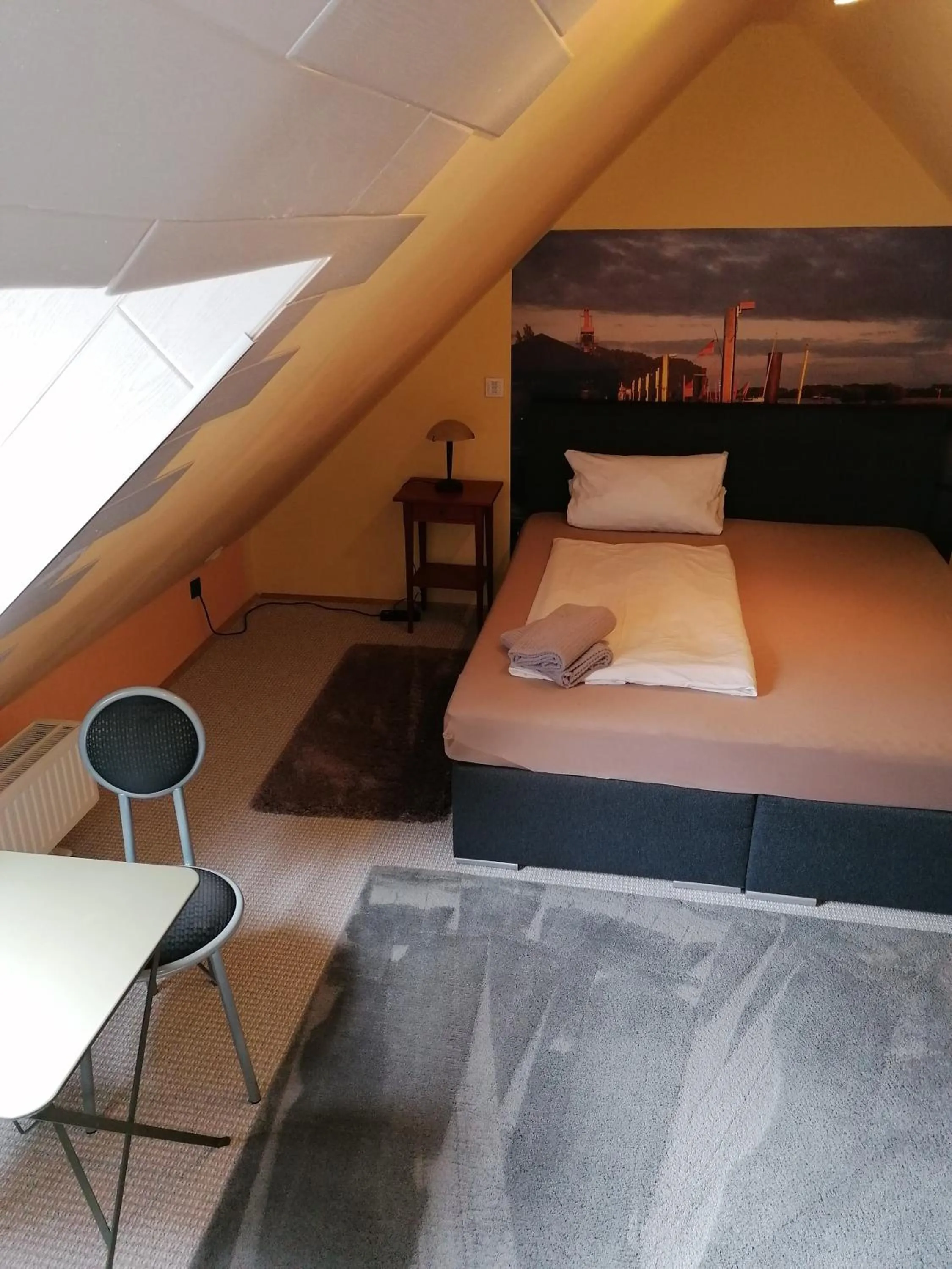 Bedroom, Bed in Pension Riverside in Leverkusen Hitdorf am Rhein - Zentral an der A1 und 59