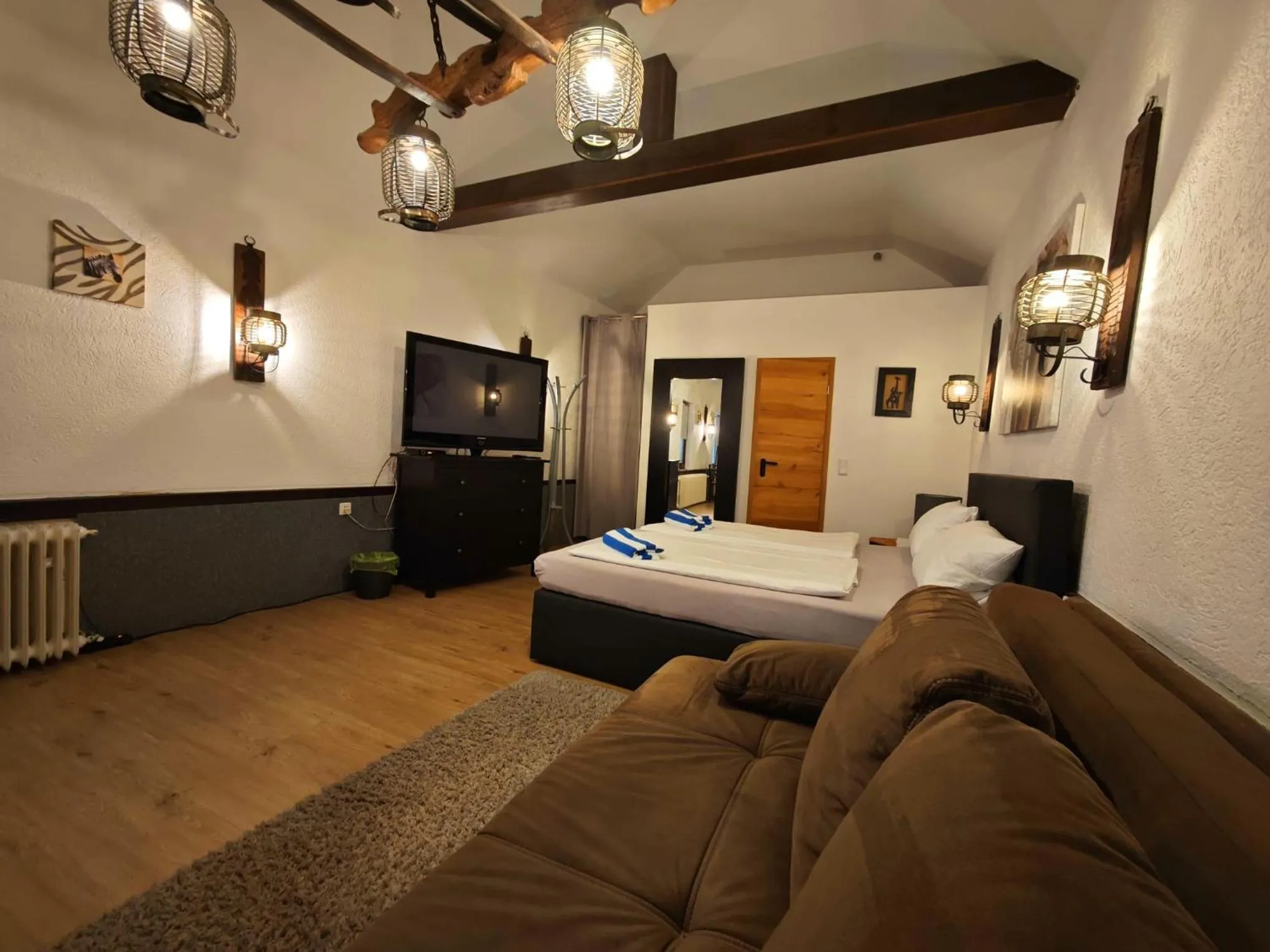 Bed in Pension Riverside in Leverkusen Hitdorf am Rhein - Zentral an der A1 und 59