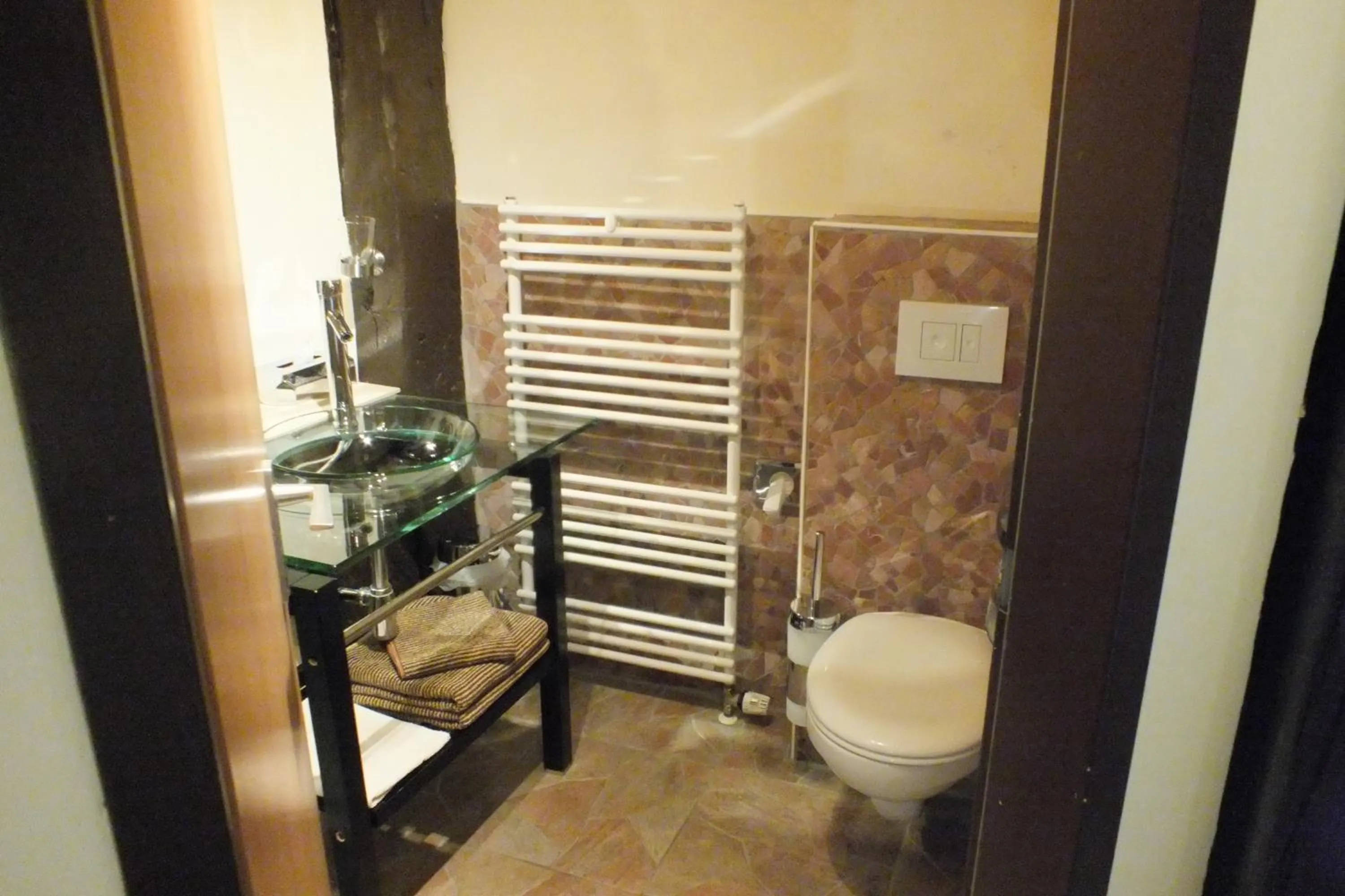 Bathroom in Pension Riverside in Leverkusen Hitdorf am Rhein - Zentral an der A1 und 59