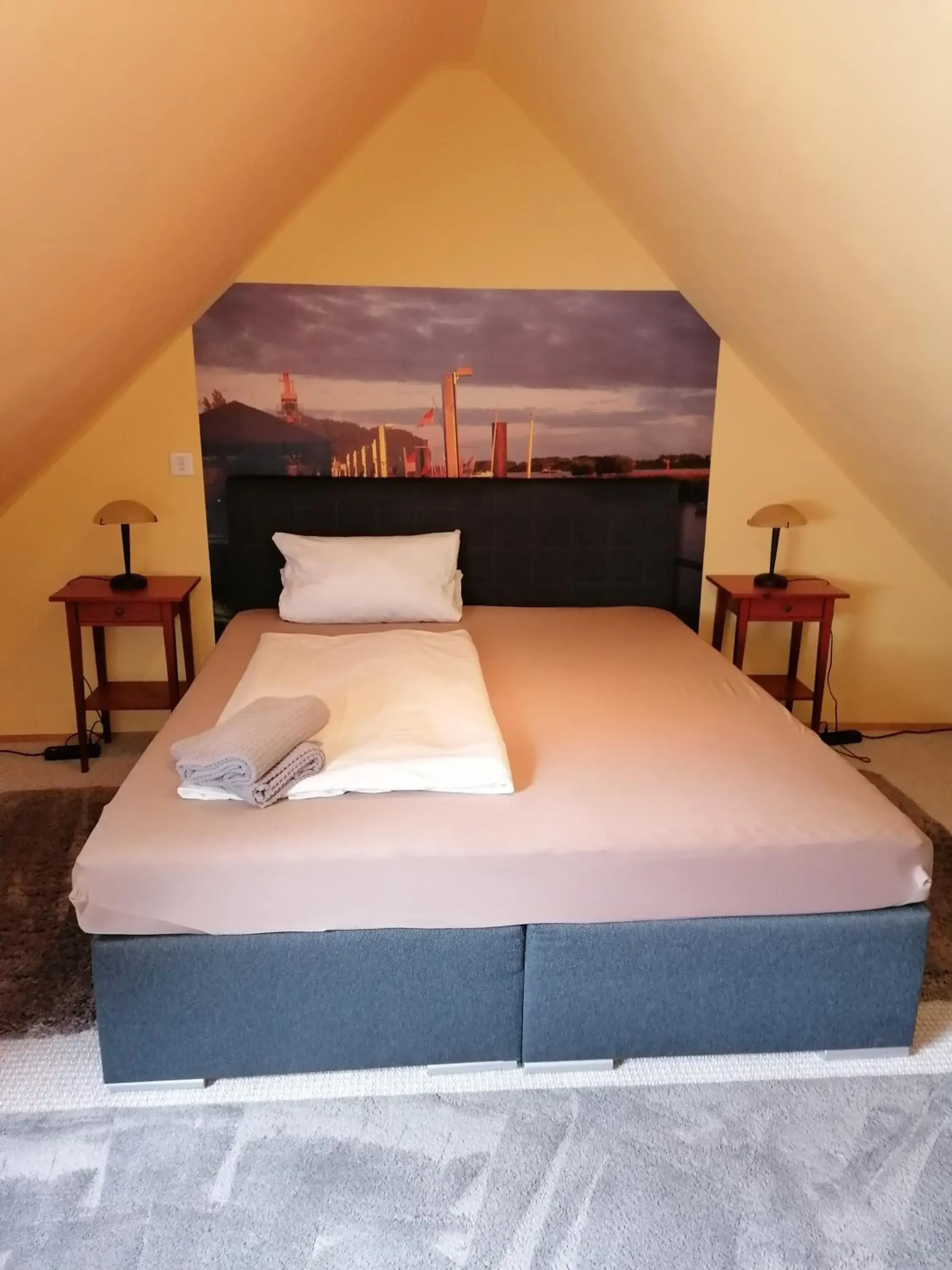 Large Single Room in Pension Riverside in Leverkusen Hitdorf am Rhein - Zentral an der A1 und 59 Large Single Room in Pension Riverside in Leverkusen Hitdorf am Rhein - Zentral an der A1 und 59