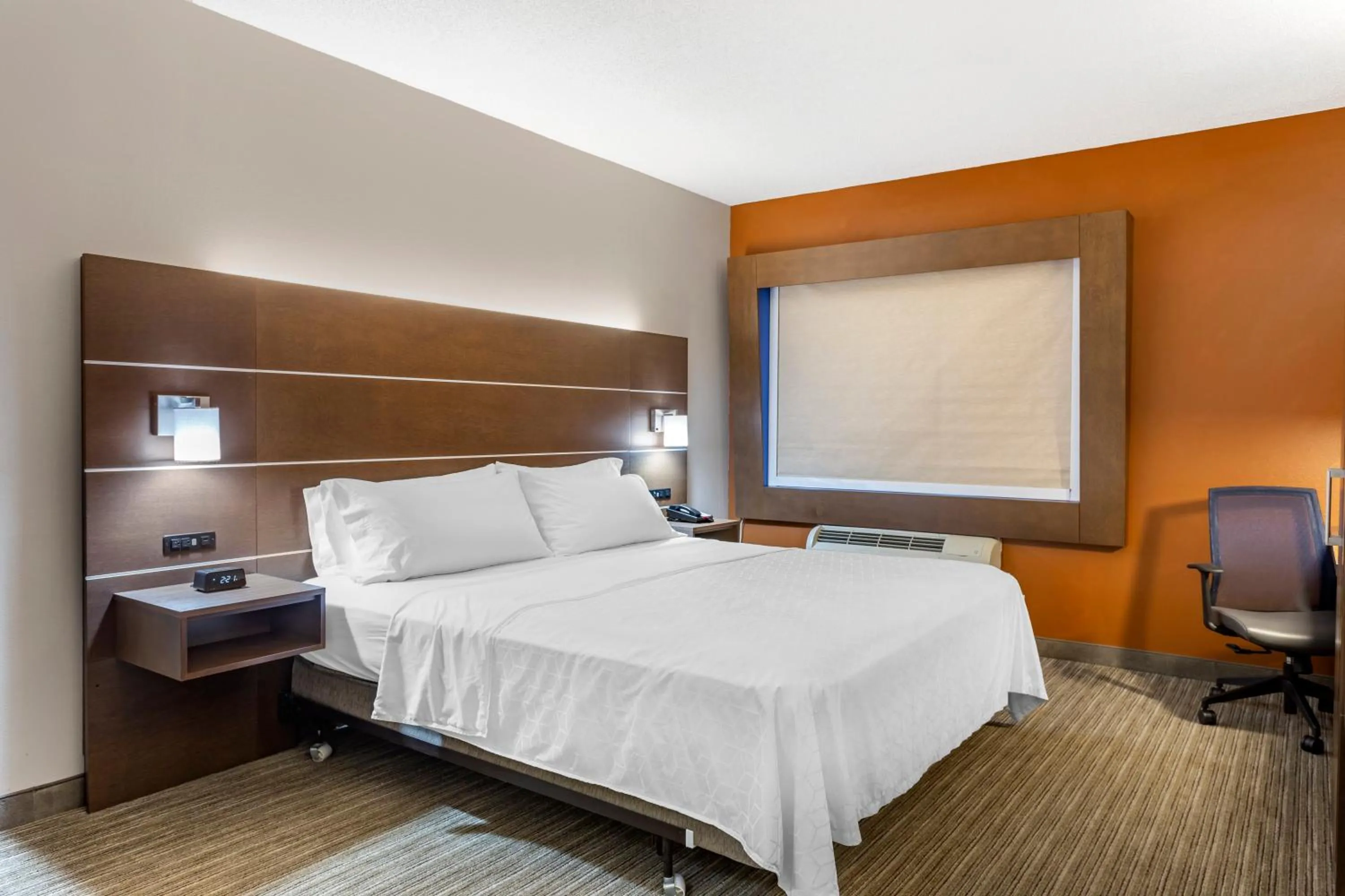 Photo of the whole room, Bed in Holiday Inn Express Branson- Green Mountain Drive by IHG