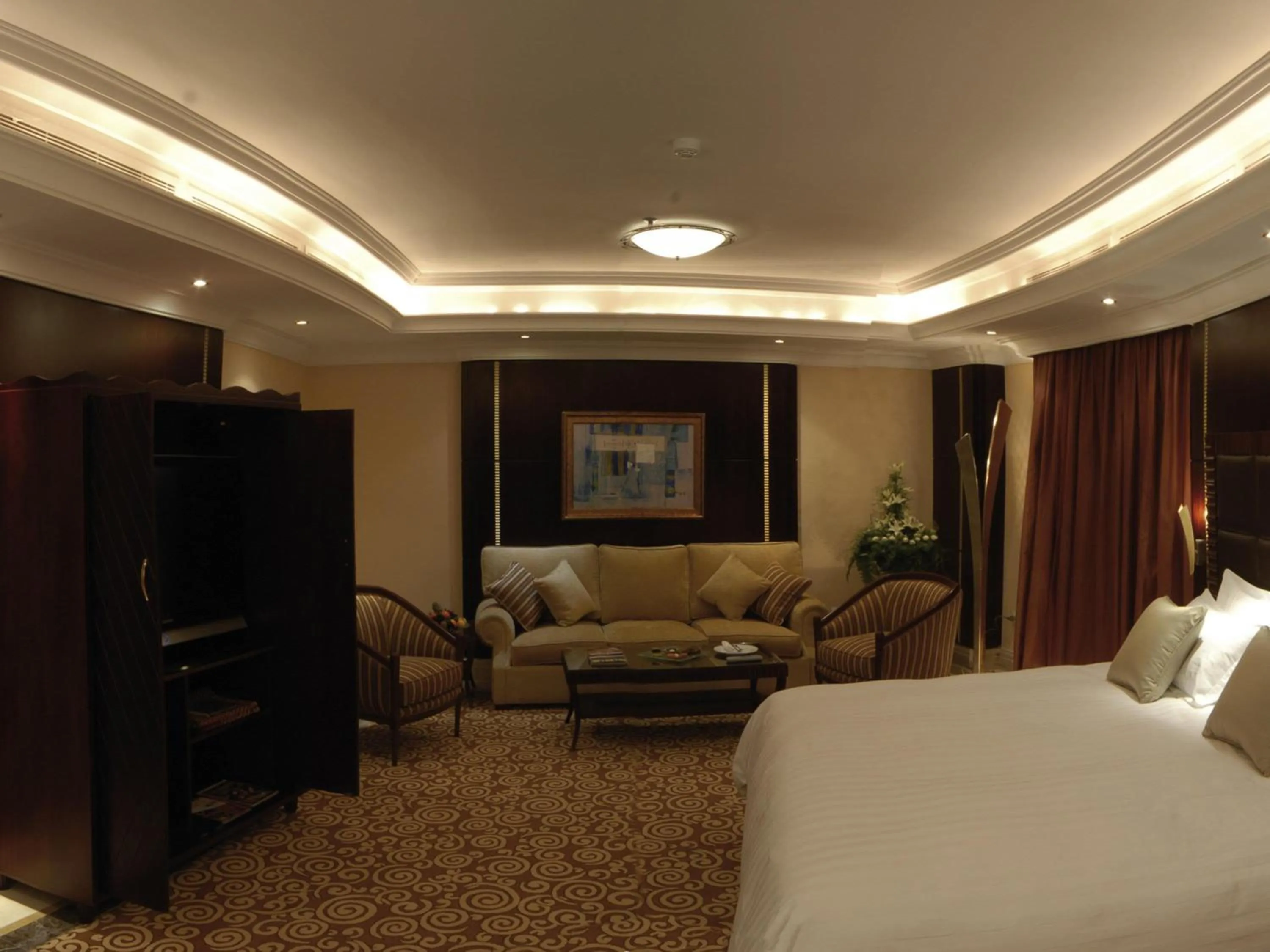 Bedroom, Bed in Movenpick Hotel Qassim