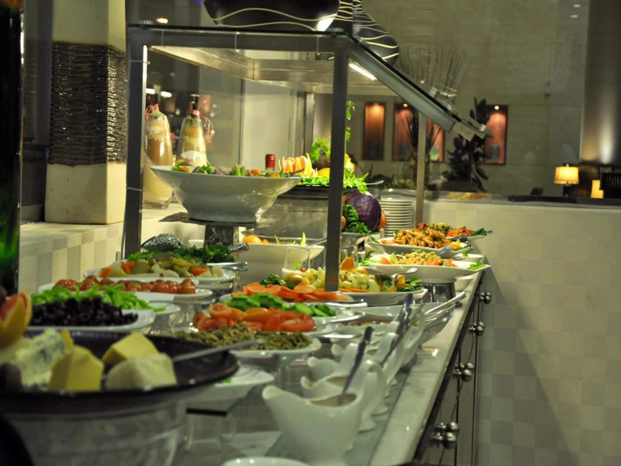 Restaurant/places to eat in Golden Tulip Hail