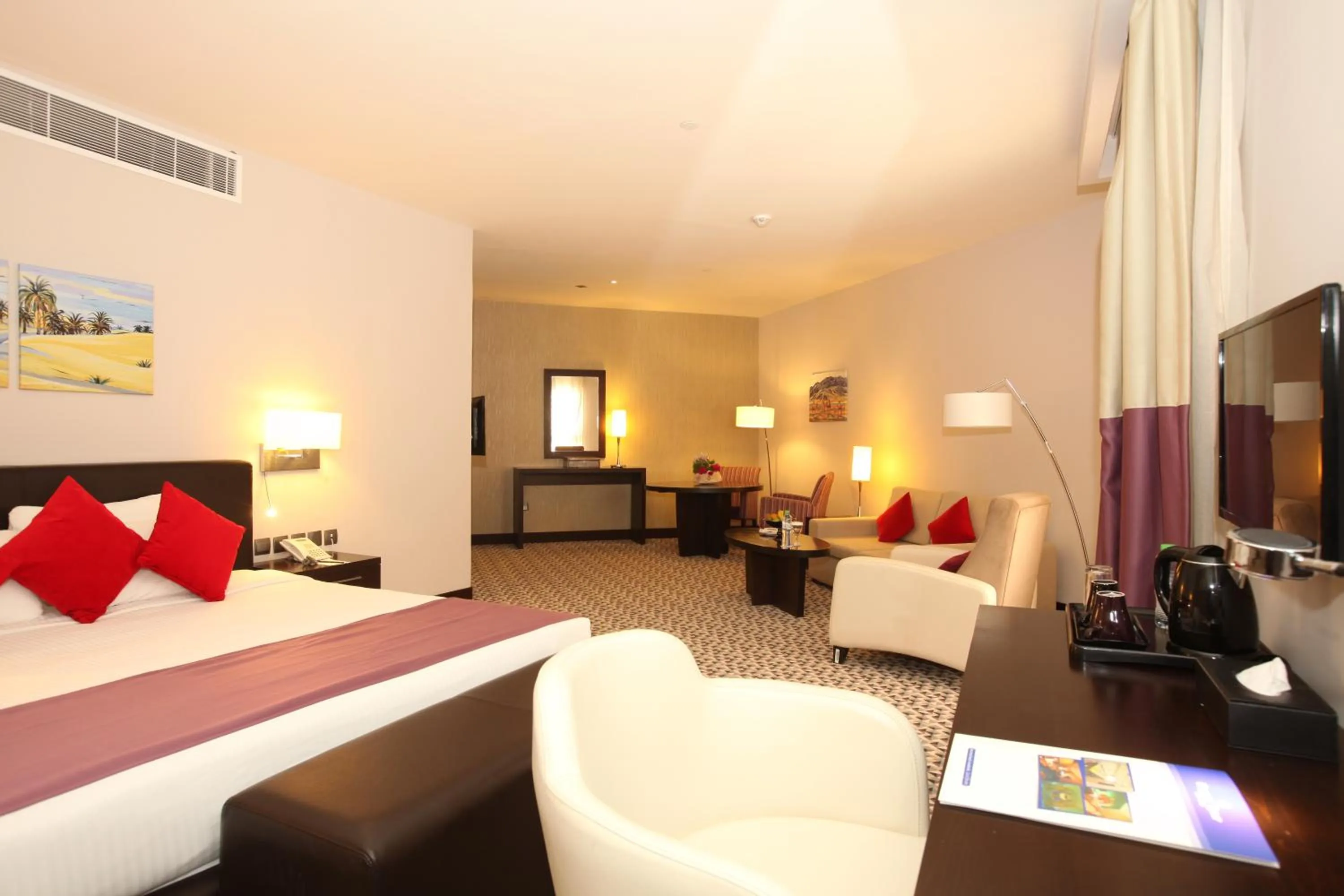 Photo of the whole room, Bed in Golden Tulip Hail