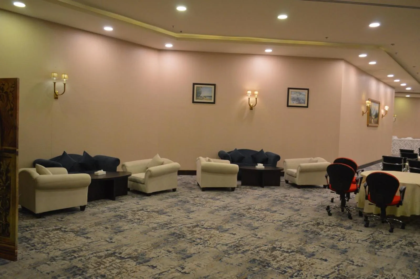 Meeting/conference room in Golden Tulip Hail