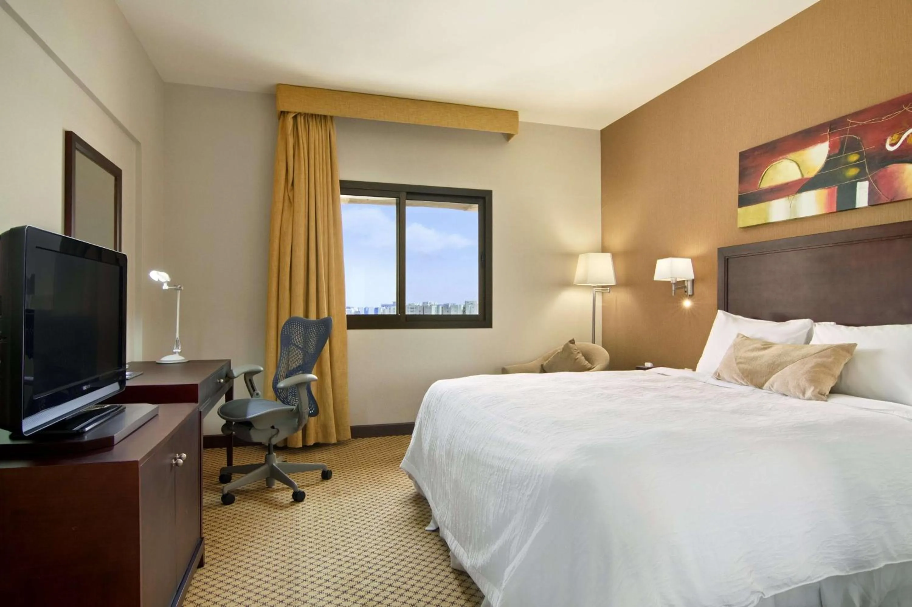 Bedroom, TV/Entertainment Center in Hilton Garden Inn Riyadh Olaya