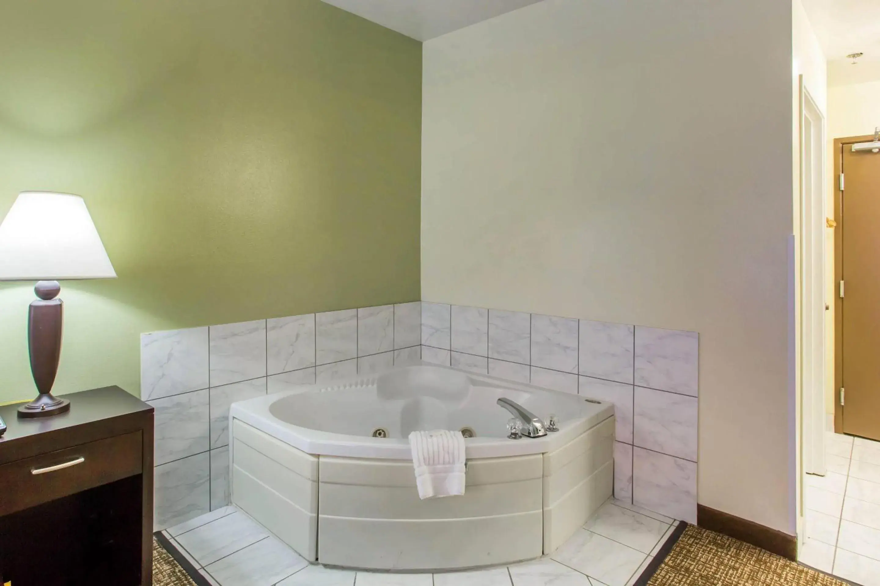 Bedroom in Comfort Inn Franklin Highway 96 Bedroom in Comfort Inn Franklin Highway 96