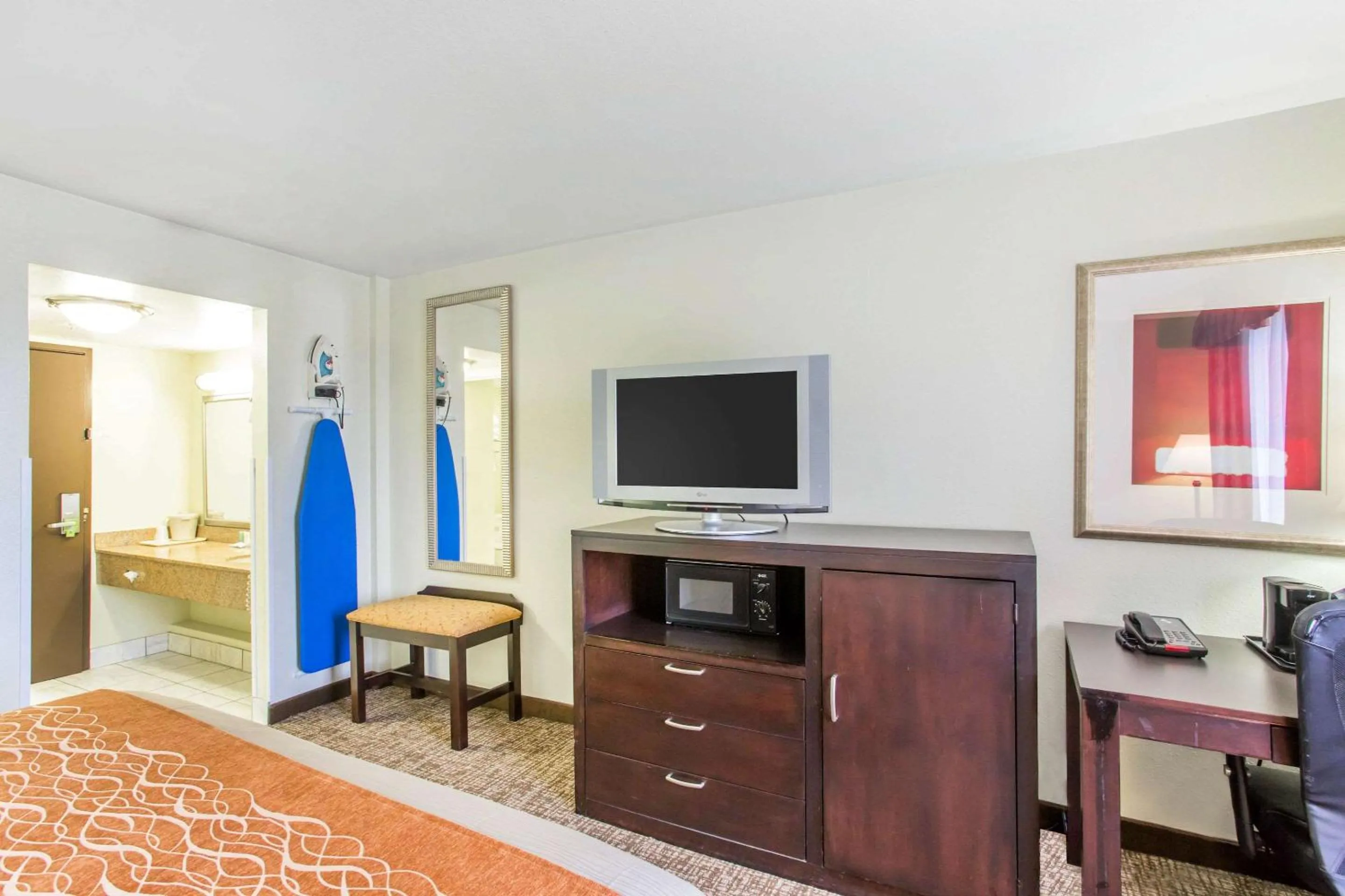 Bedroom in Comfort Inn Franklin Highway 96