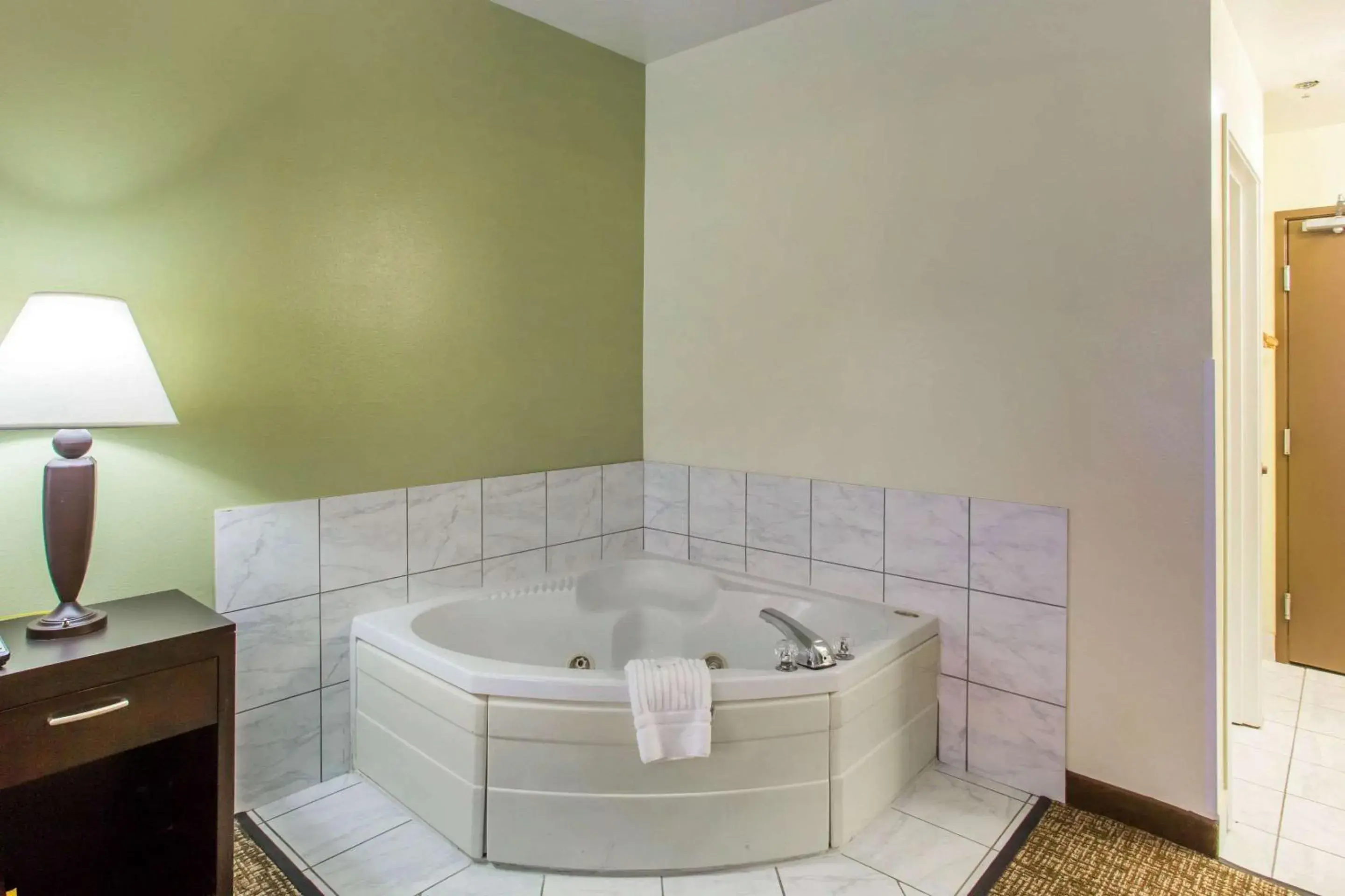 Bedroom in Comfort Inn Franklin Highway 96 Bedroom in Comfort Inn Franklin Highway 96