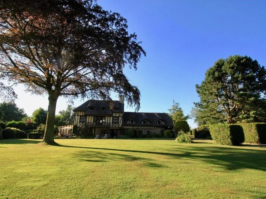 Property building in Les Hauts d'Etretat