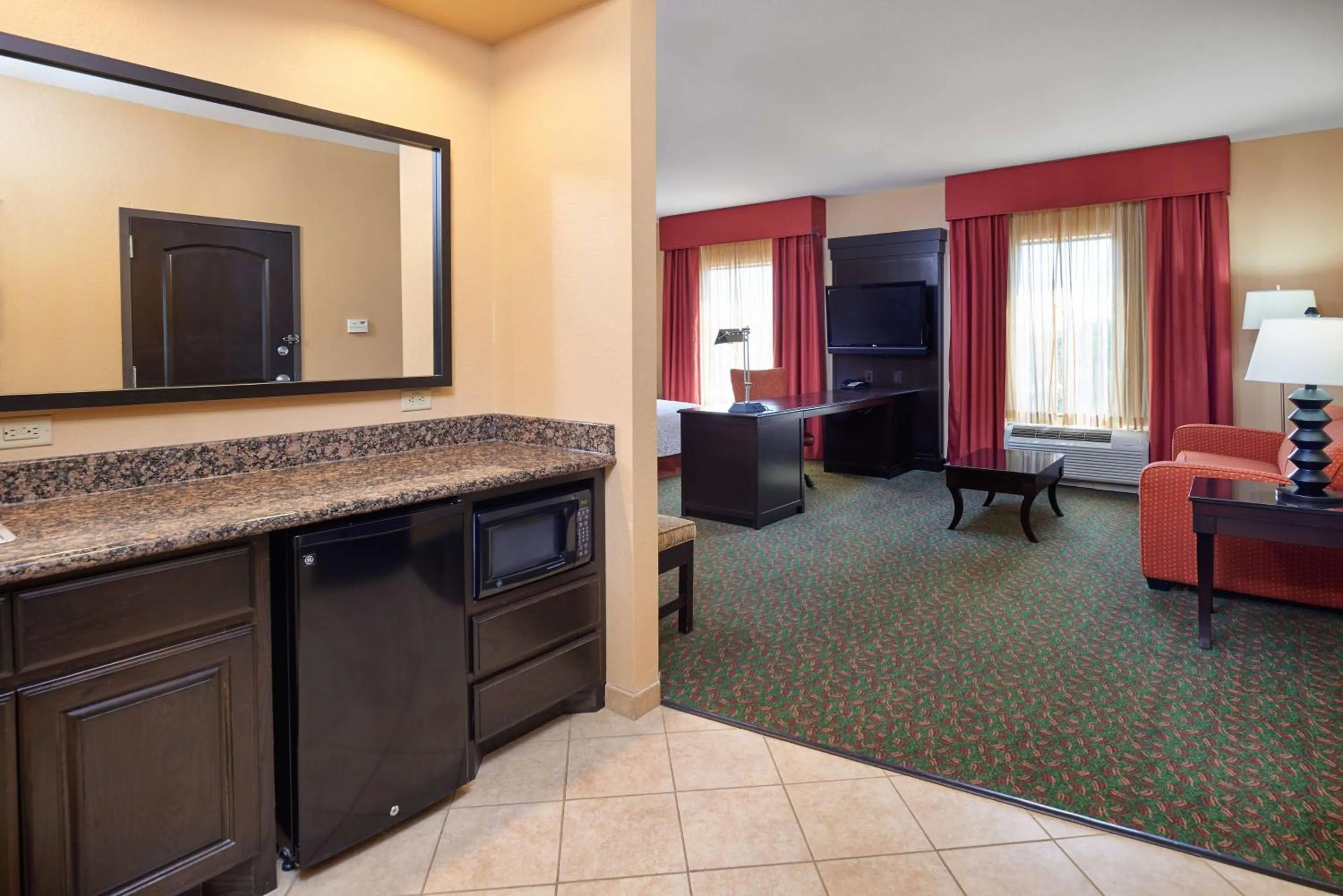 Photo of the whole room, Bed in Hampton Inn & Suites Waco-South