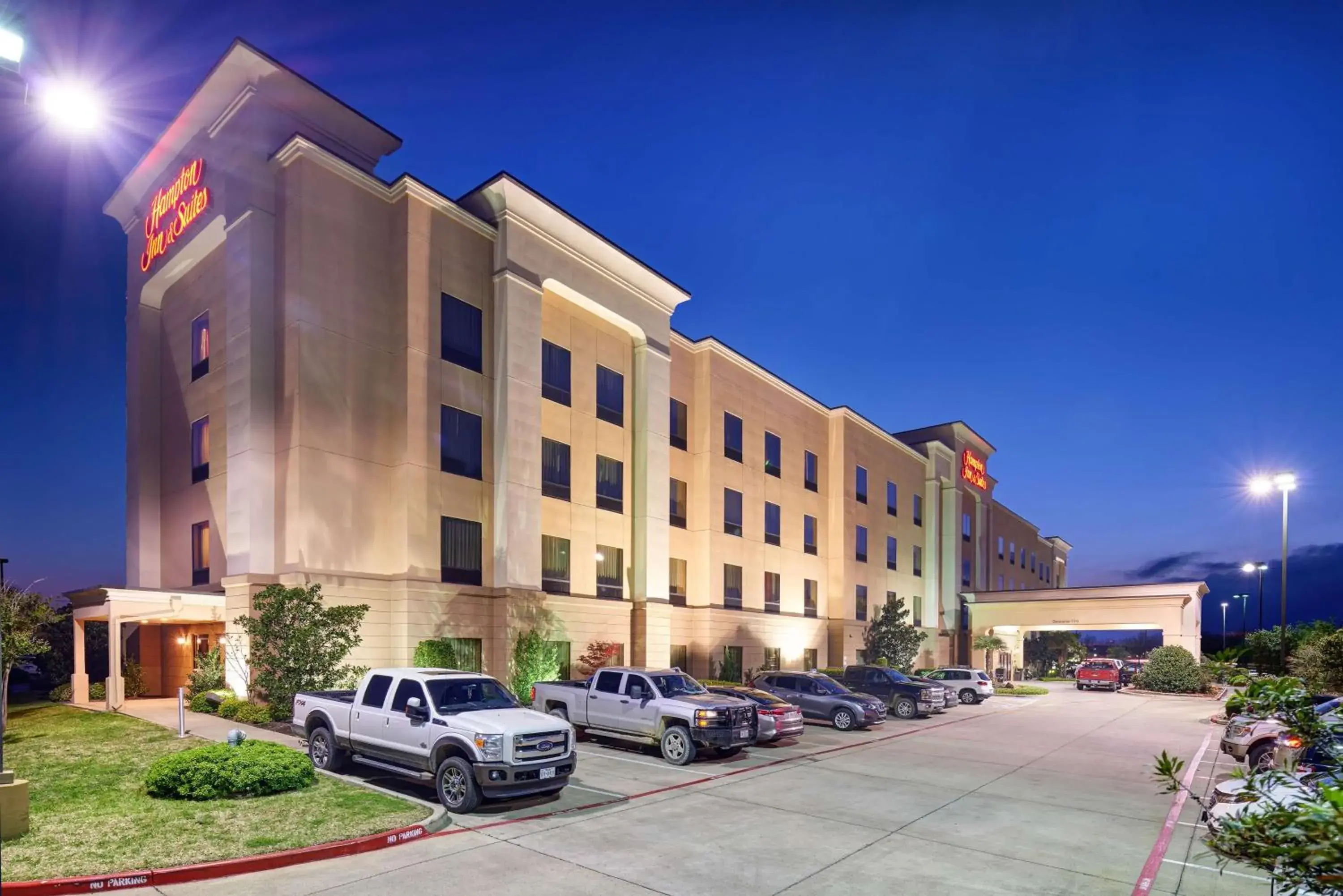 Property building in Hampton Inn & Suites Waco-South Property building in Hampton Inn & Suites Waco-South