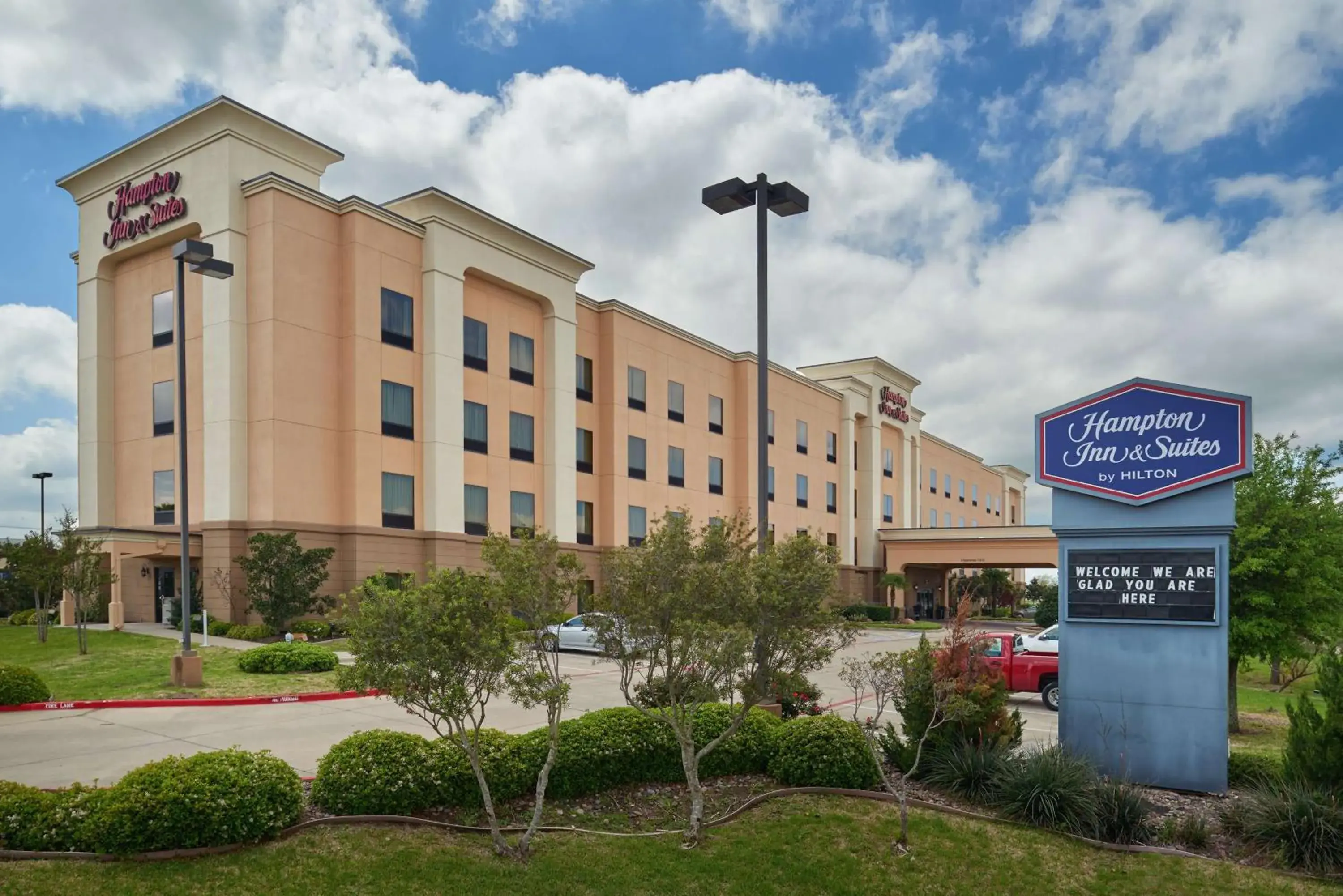 Property building in Hampton Inn & Suites Waco-South Property building in Hampton Inn & Suites Waco-South