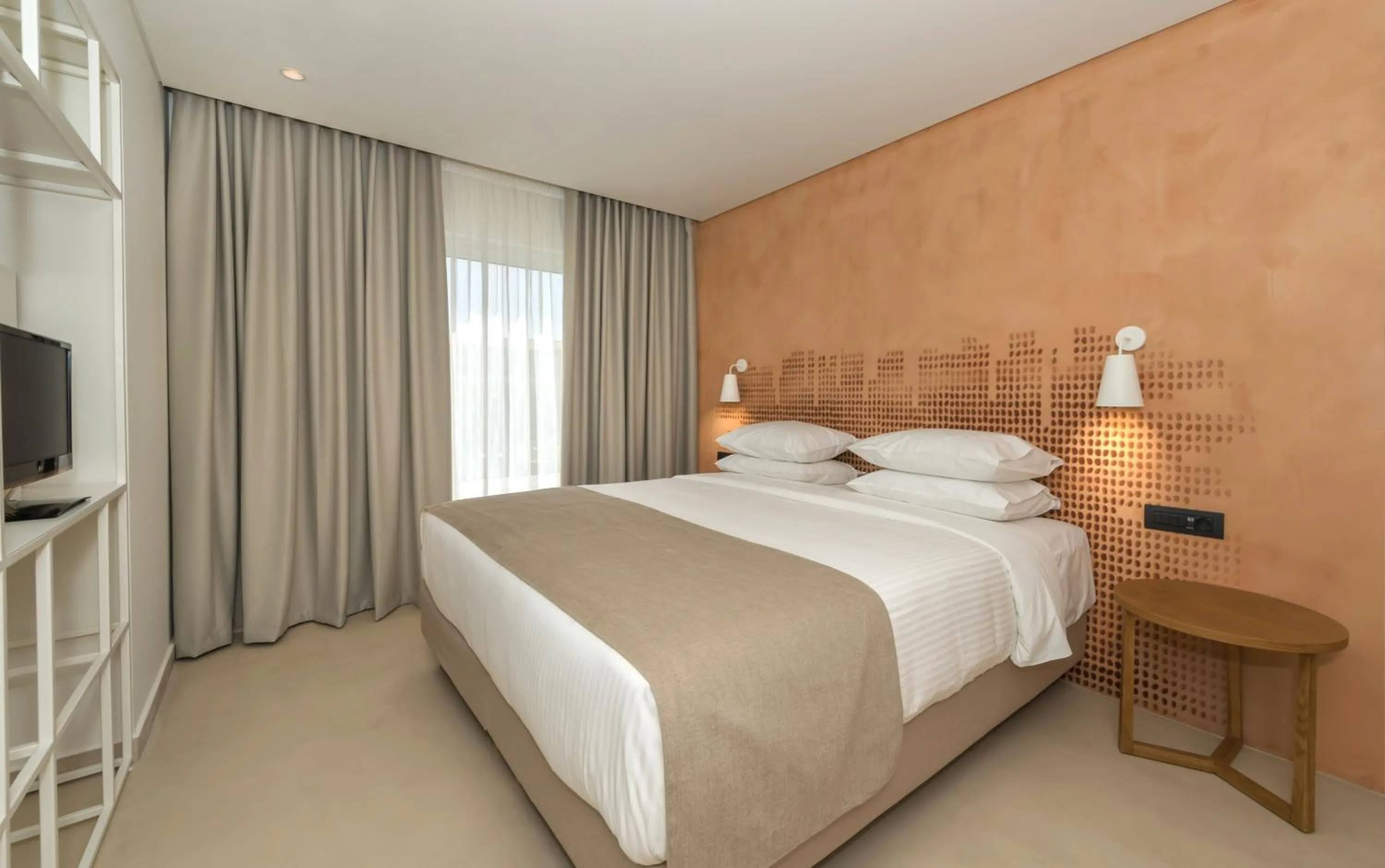 Bitzaro Grande Hotel & Suites