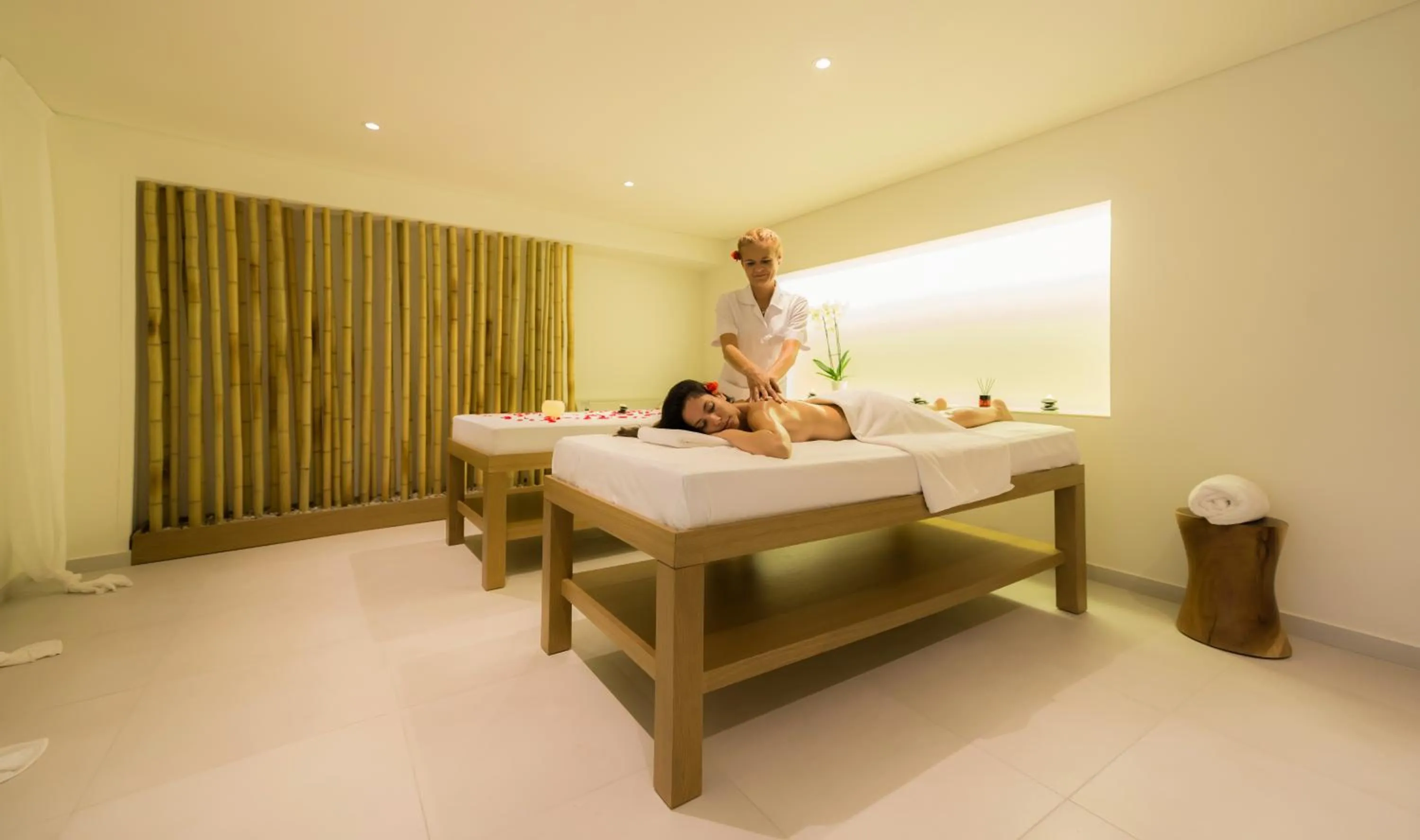 Bitzaro Grande Hotel & Suites
