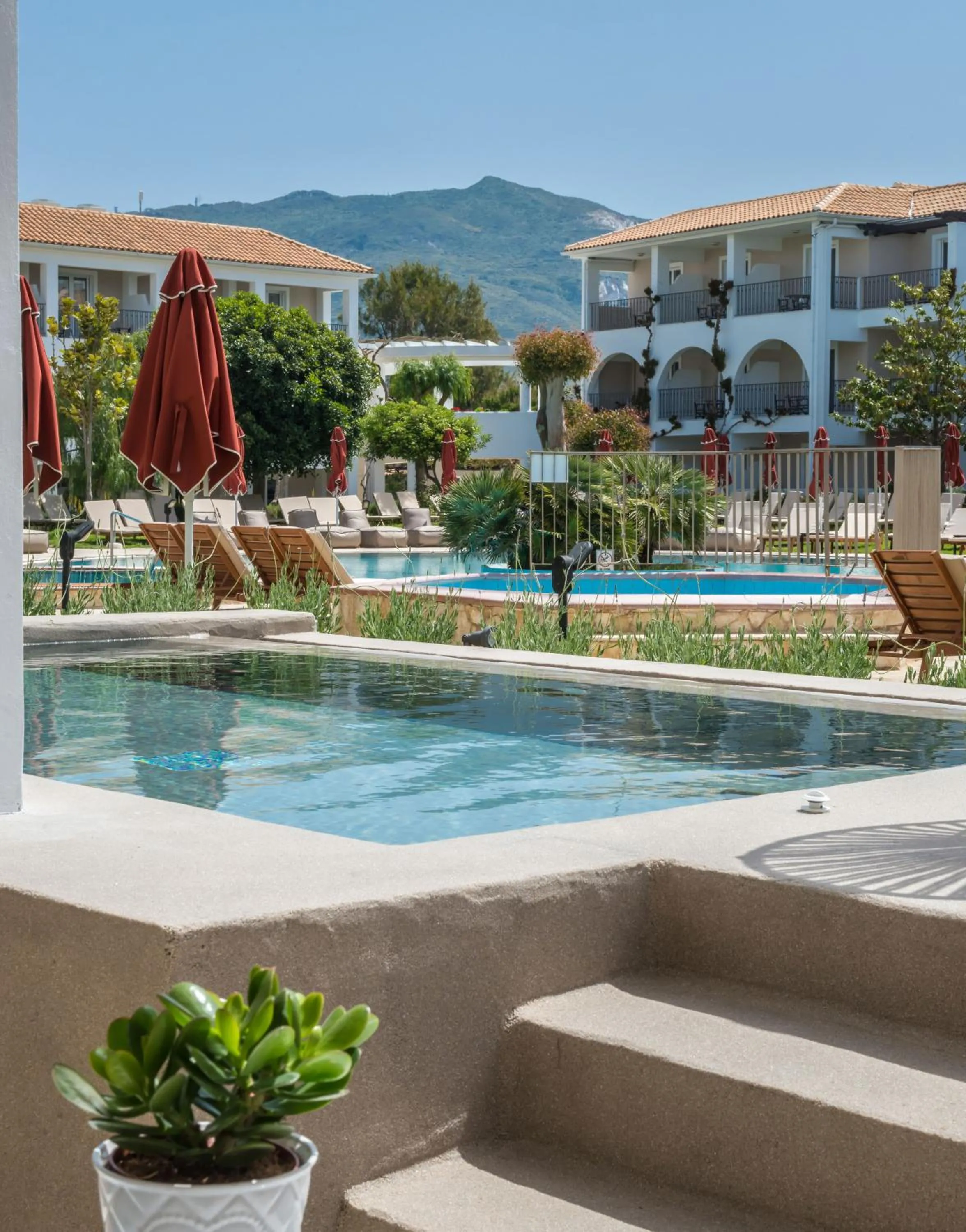 Bitzaro Grande Hotel & Suites