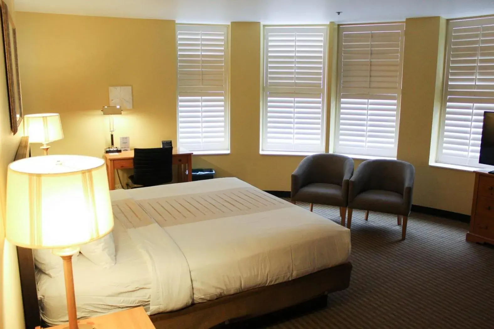 Bed in The Crockett Hotel Bed in The Crockett Hotel