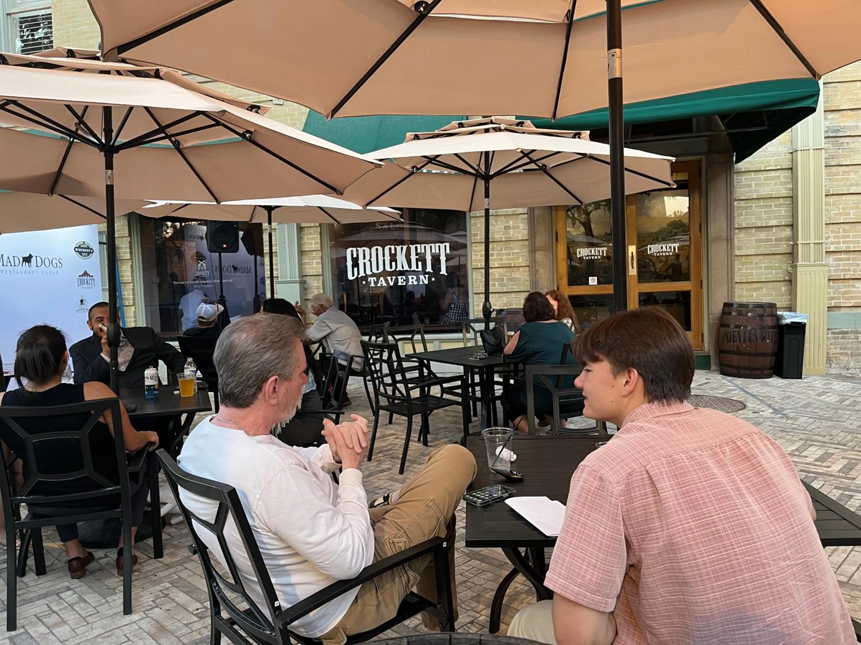 Restaurant/places to eat in The Crockett Hotel