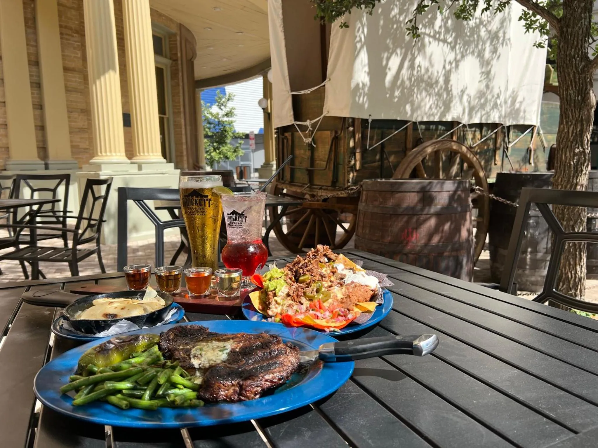 Restaurant/places to eat in The Crockett Hotel