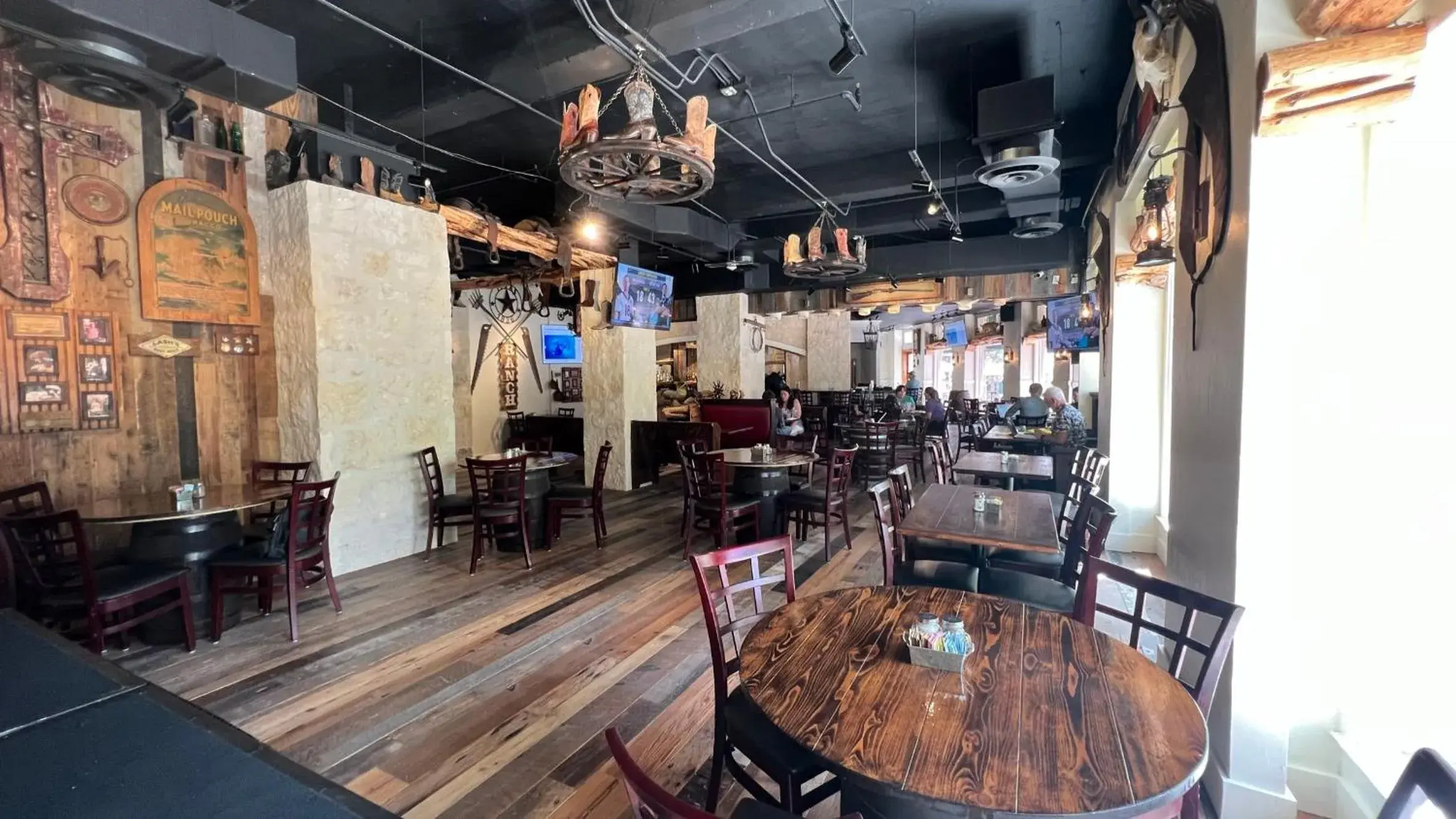 Restaurant/places to eat in The Crockett Hotel Restaurant/places to eat in The Crockett Hotel