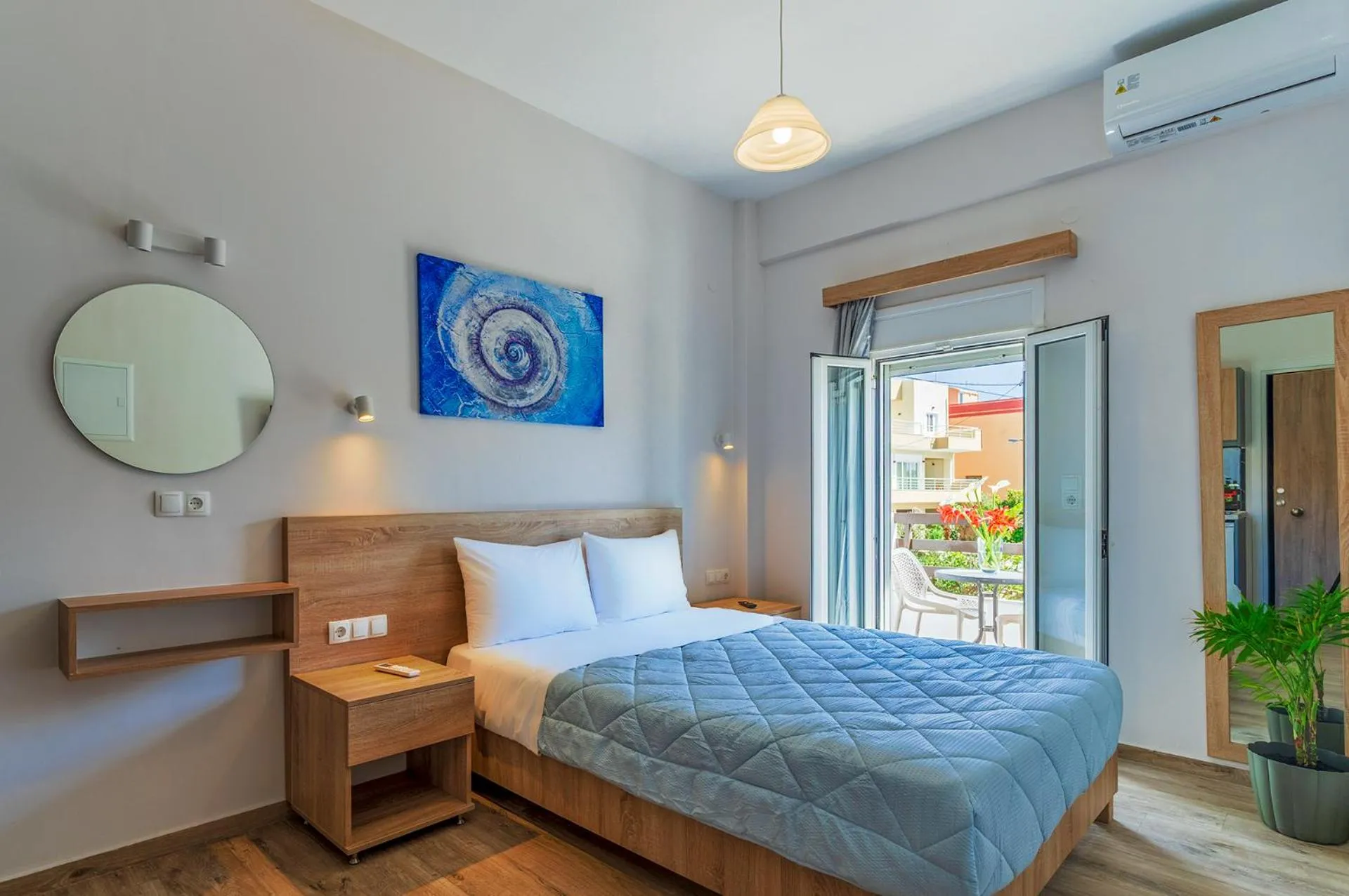 Nicole Rooms