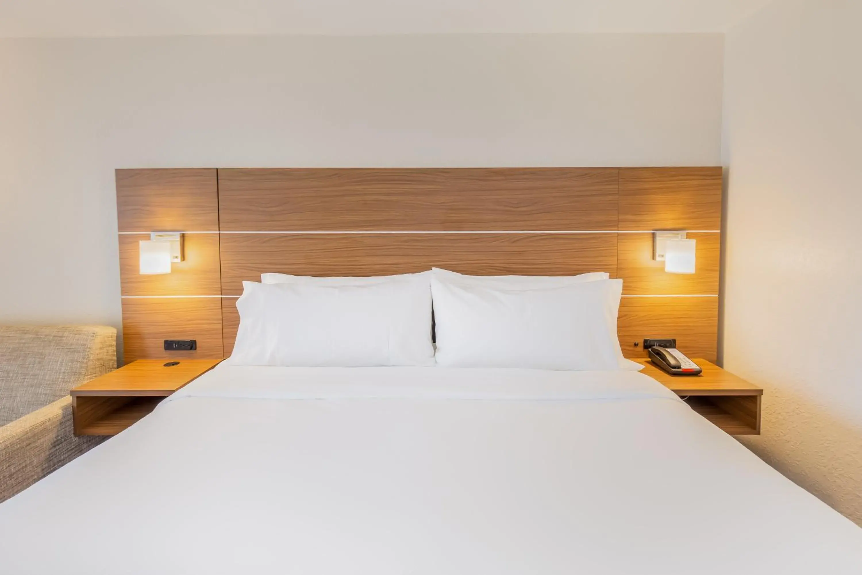 King Room with Sofa Bed in Holiday Inn Express Orange Beach - On The Beach by IHG King Room with Sofa Bed in Holiday Inn Express Orange Beach - On The Beach by IHG