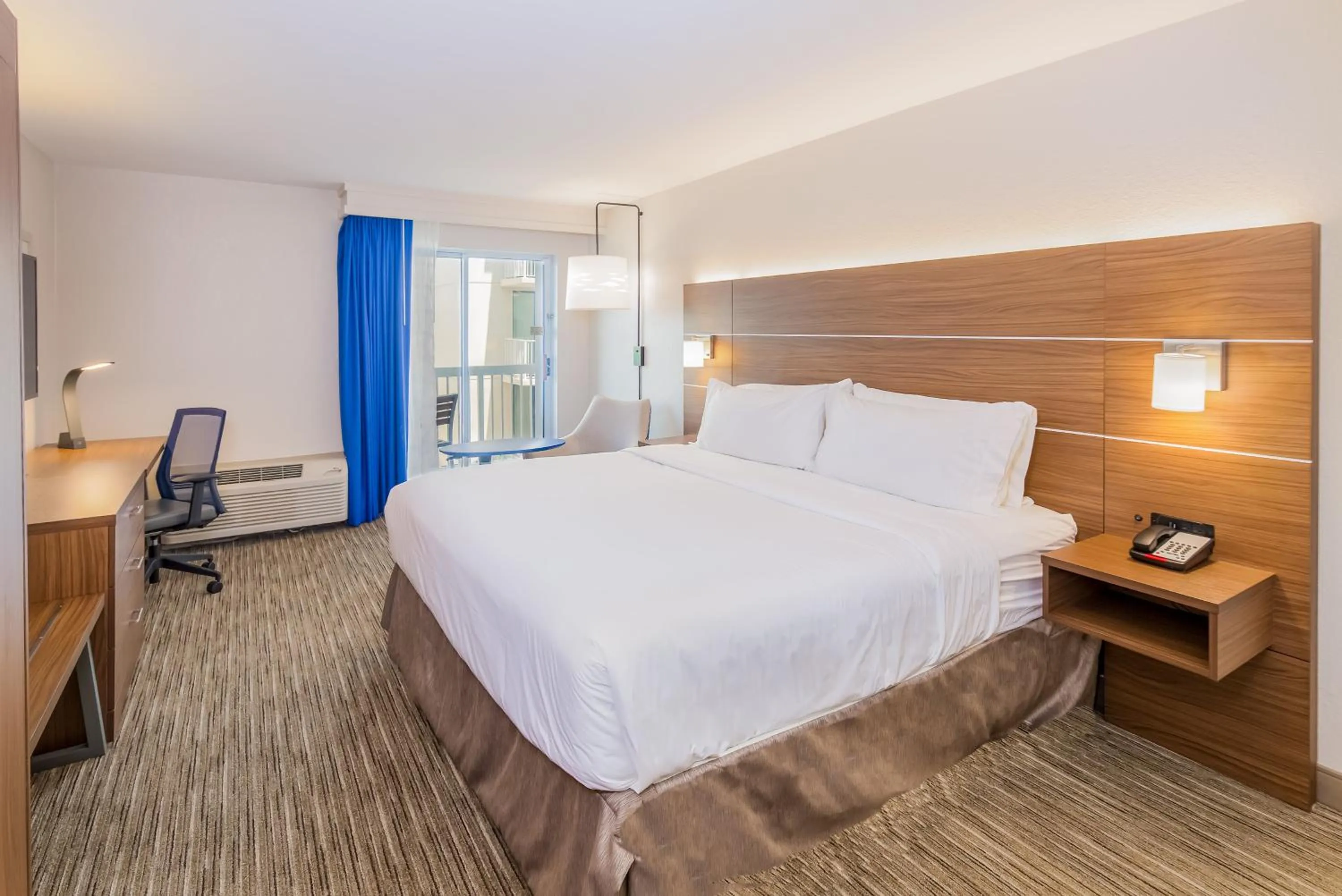 Photo of the whole room, Bed in Holiday Inn Express Orange Beach - On The Beach by IHG