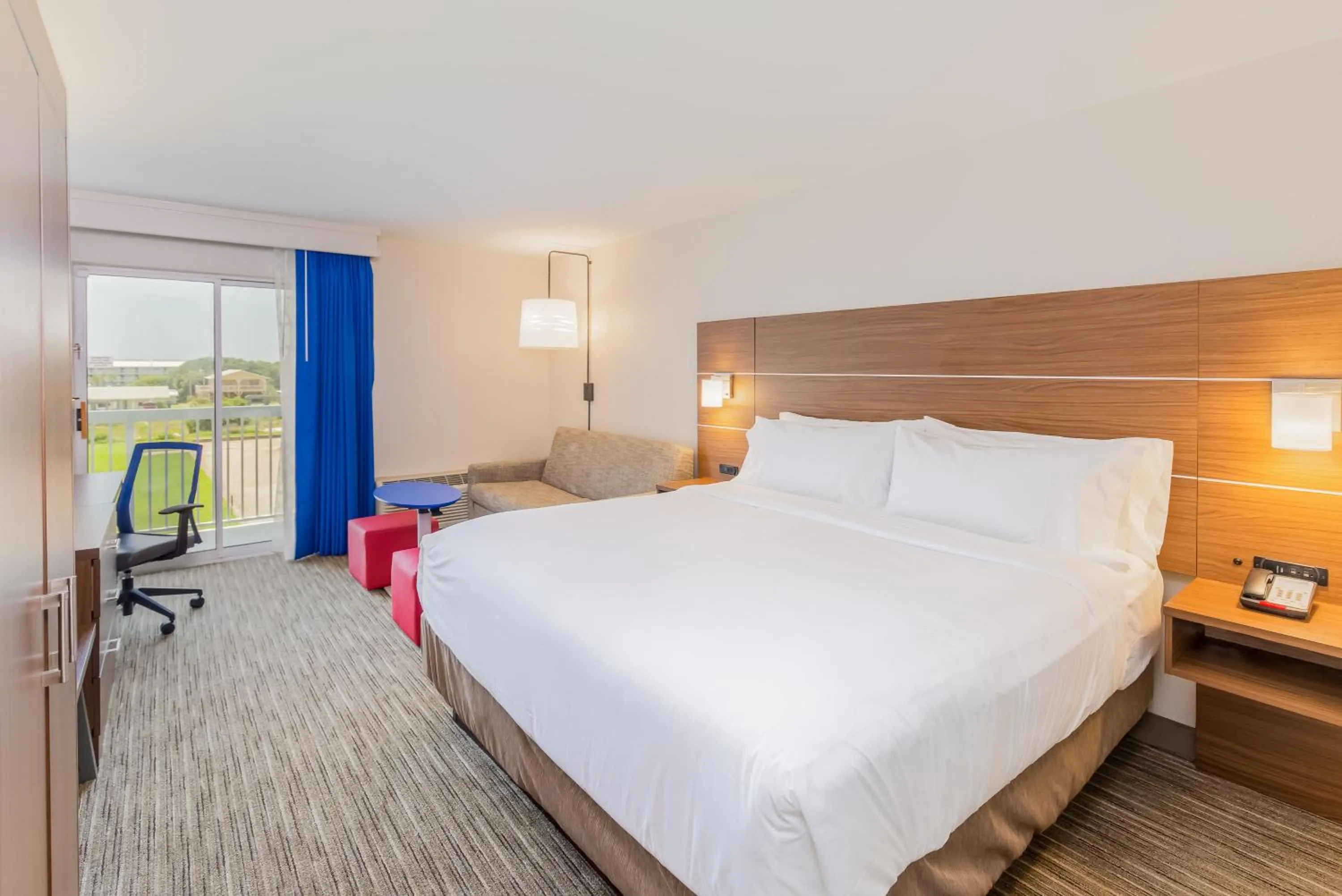 Photo of the whole room, Bed in Holiday Inn Express Orange Beach - On The Beach by IHG