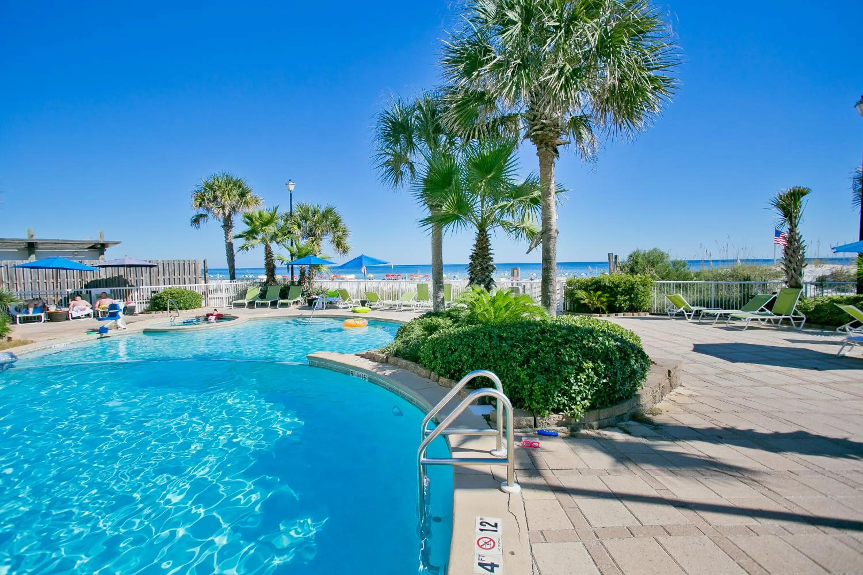 Swimming pool in Holiday Inn Express Orange Beach - On The Beach by IHG