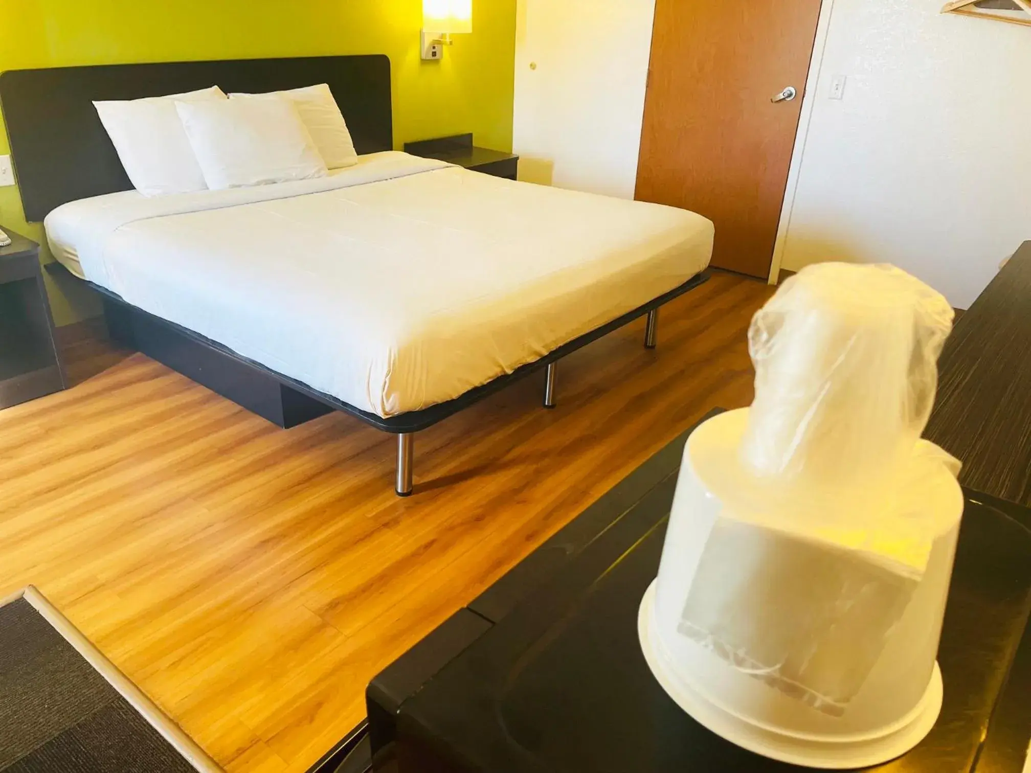 Bedroom, Bed in Willow Lodge Willoughby Cleveland Bedroom, Bed in Willow Lodge Willoughby Cleveland