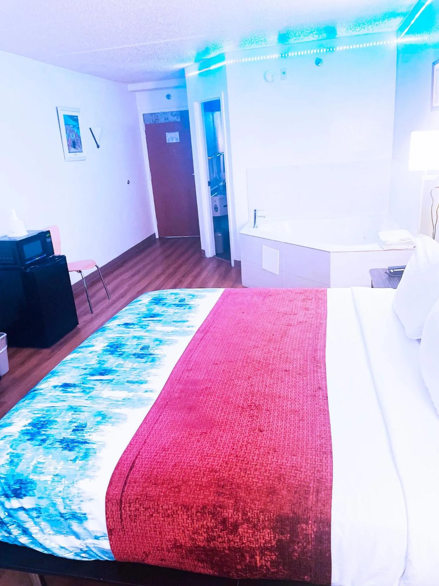 Bedroom, Bed in Willow Lodge Willoughby Cleveland