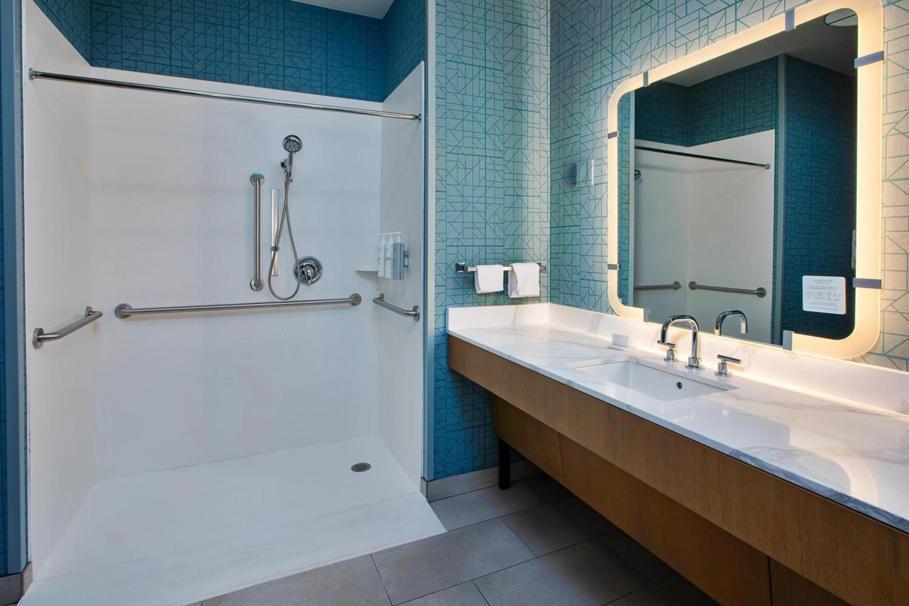 Bathroom in Homewood Suites by Hilton Sioux Falls
