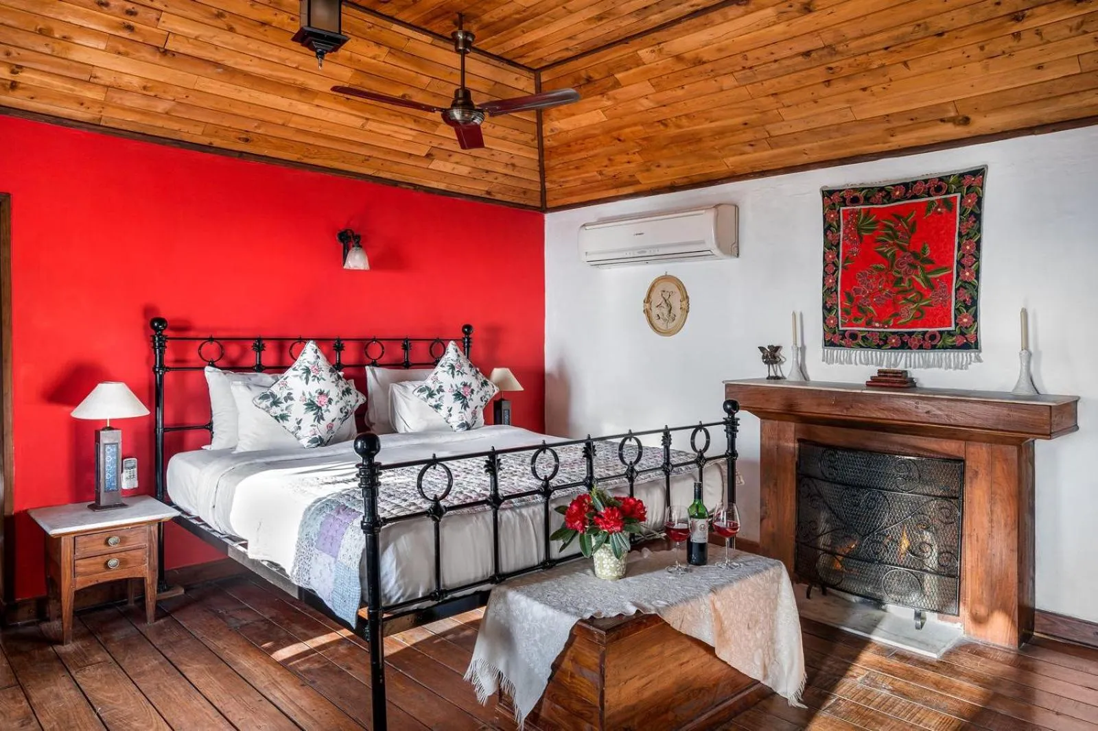 Photo of the whole room, Bed in Rokeby Manor