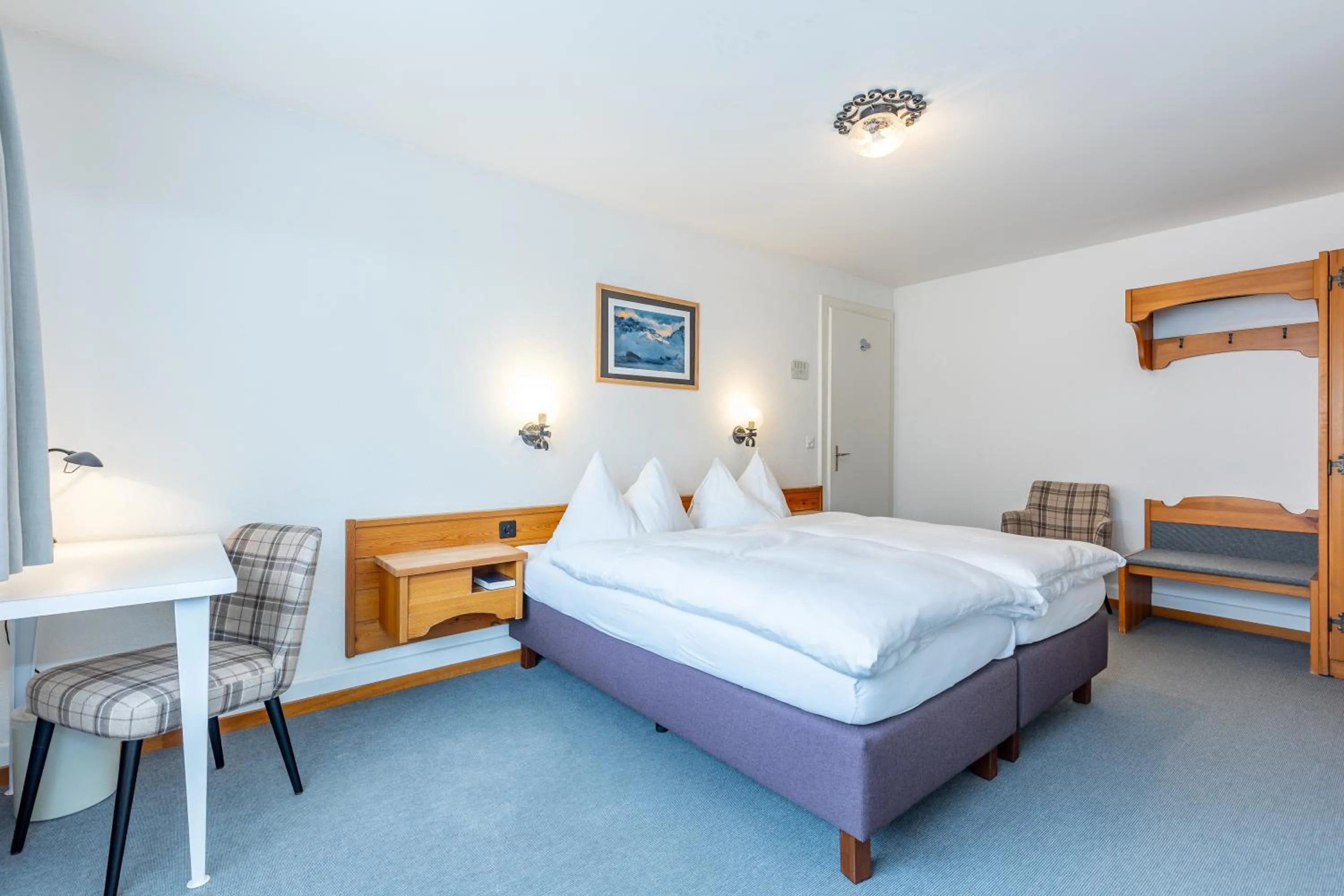 Photo of the whole room, Bed in Hotel Dischma