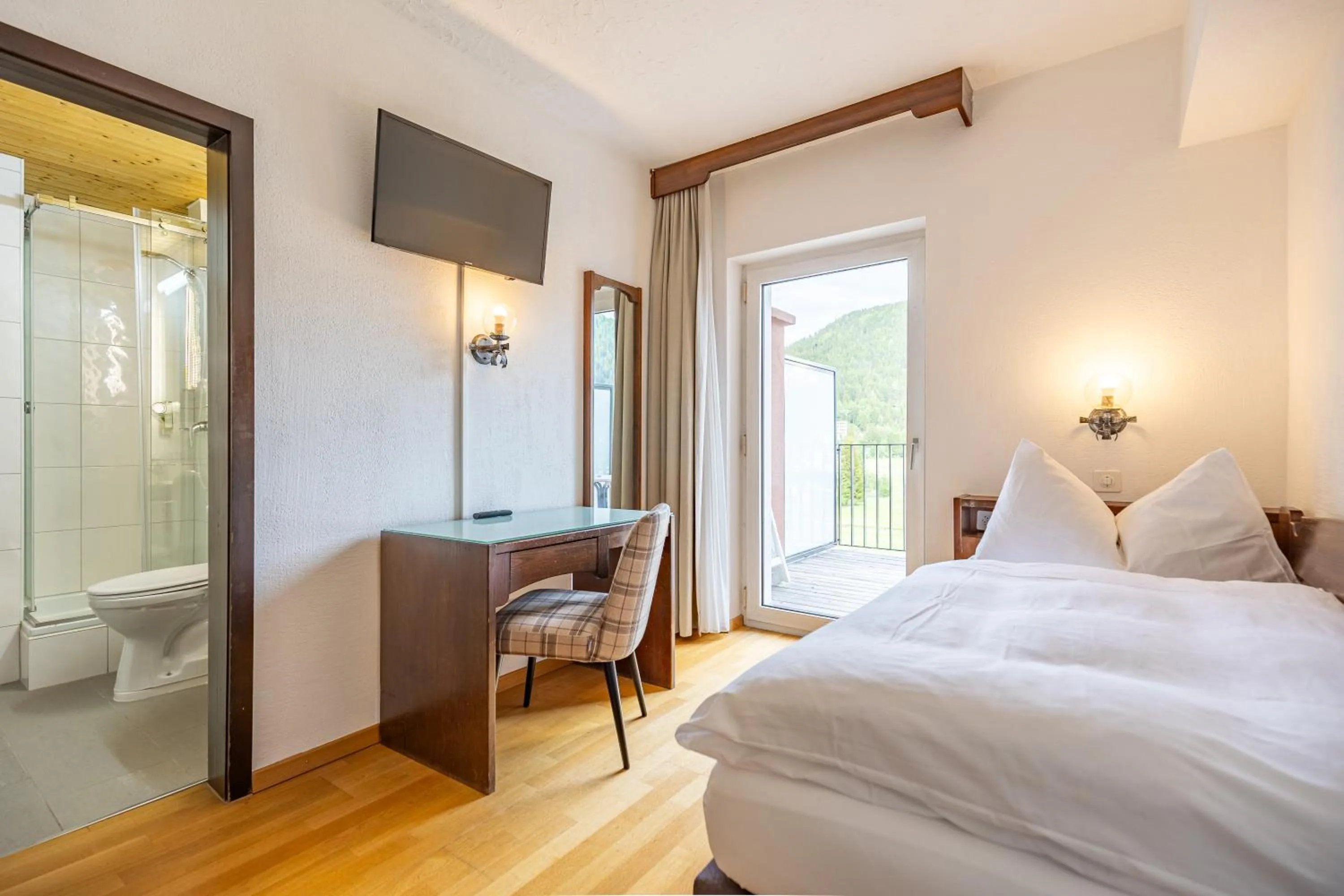 Photo of the whole room, Bed in Hotel Dischma