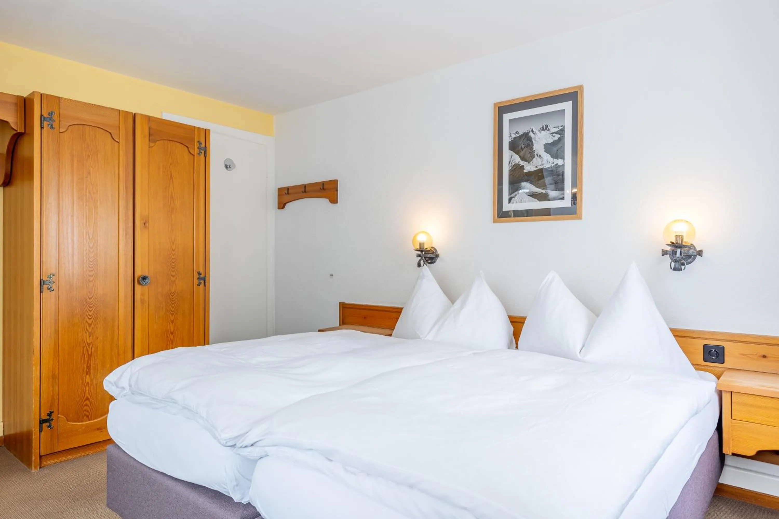 Photo of the whole room, Bed in Hotel Dischma