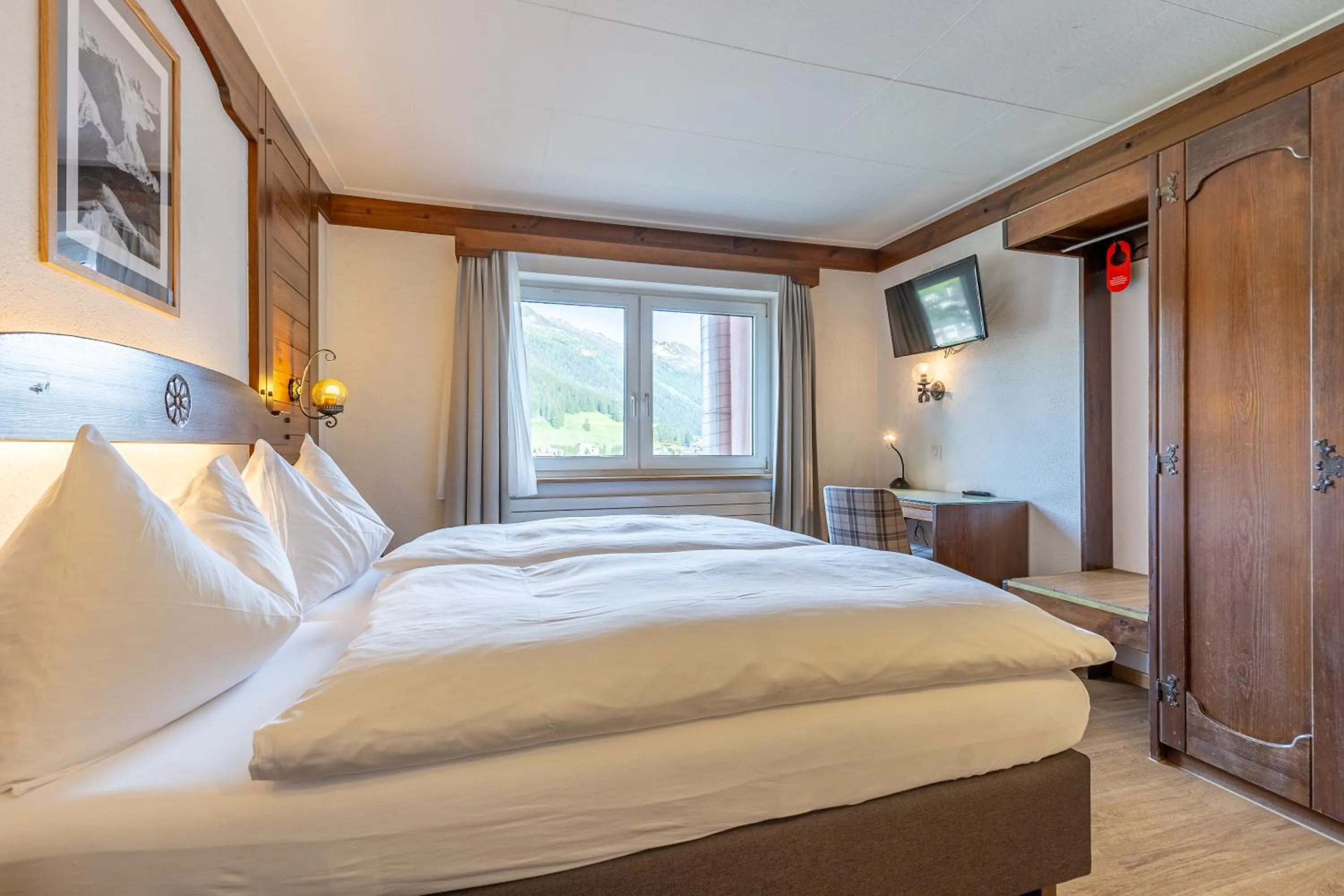 Photo of the whole room, Bed in Hotel Dischma