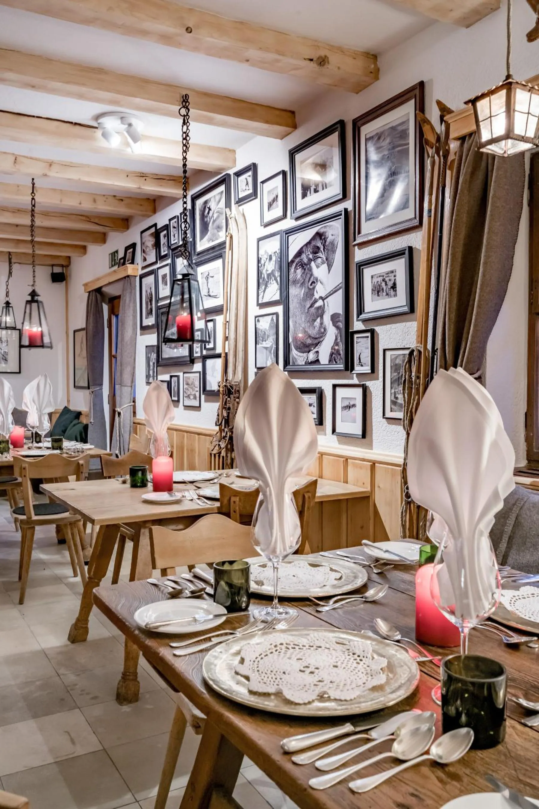 Restaurant/places to eat in Mondschein Hotel & Chalet