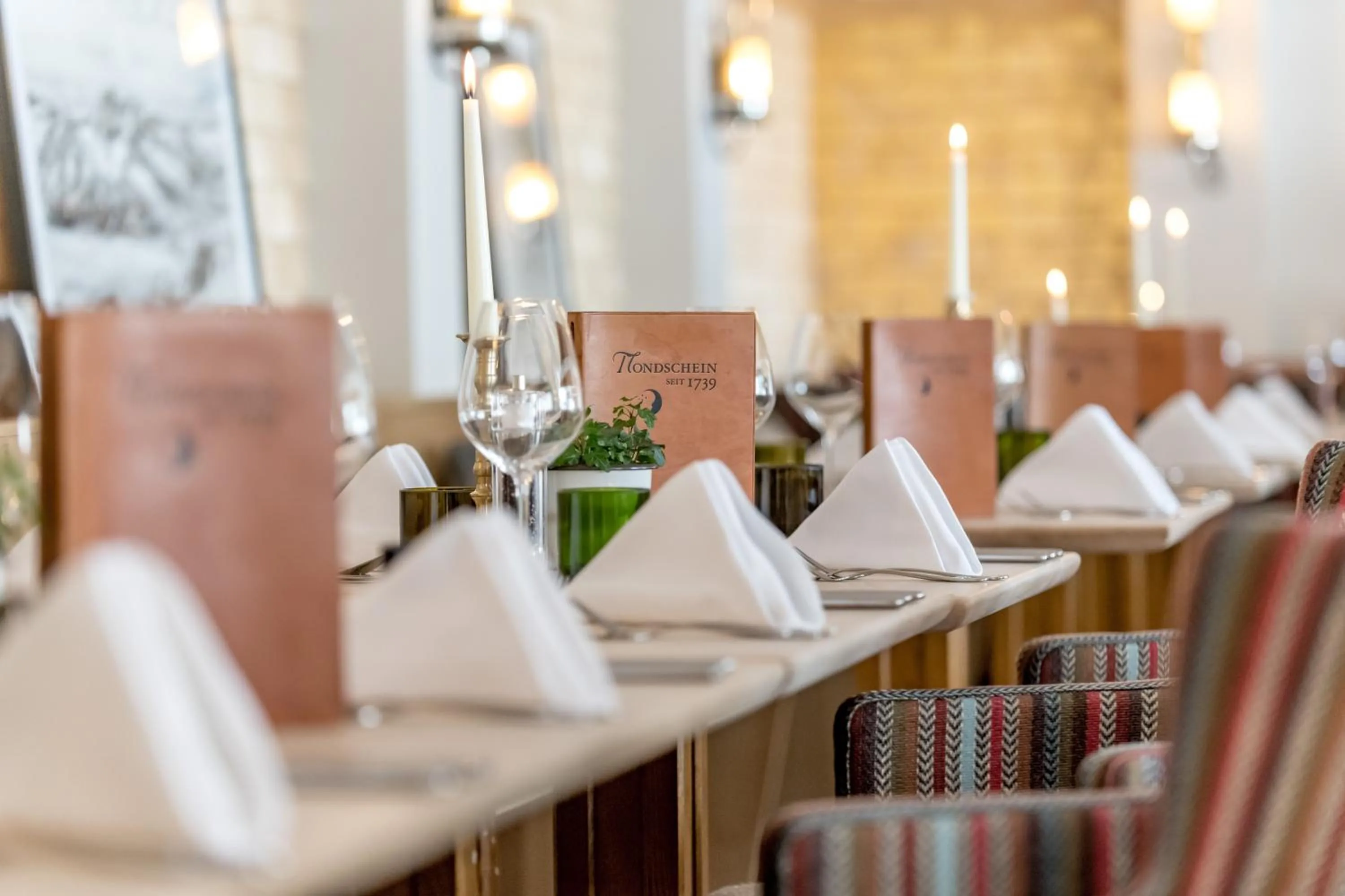 Restaurant/places to eat in Mondschein Hotel & Chalet