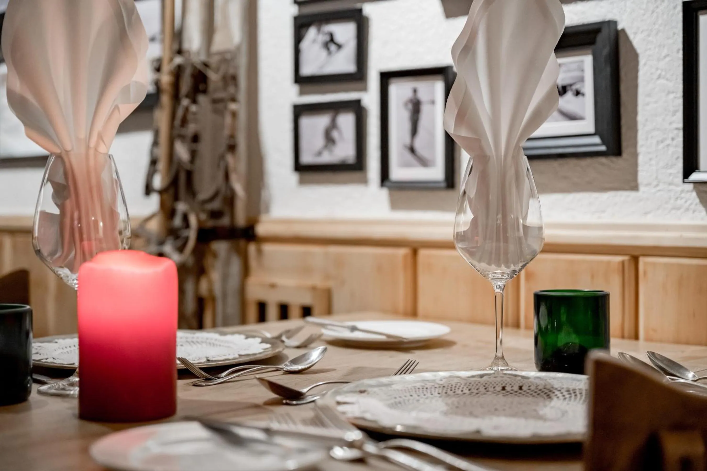 Restaurant/places to eat in Mondschein Hotel & Chalet