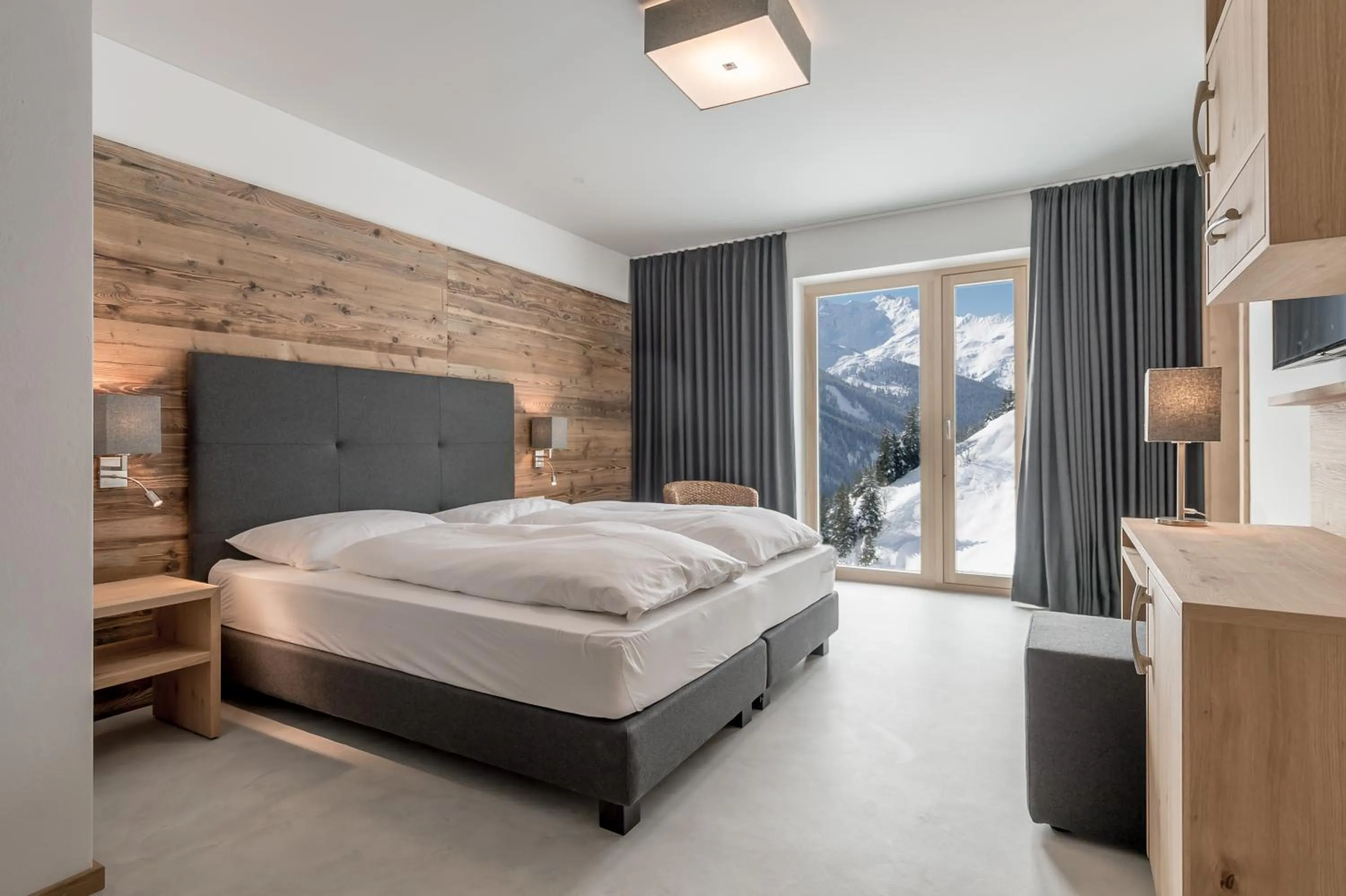 Decorative detail, Bed in Mondschein Hotel & Chalet Ski-In Ski-Out Luxus am Arlberg