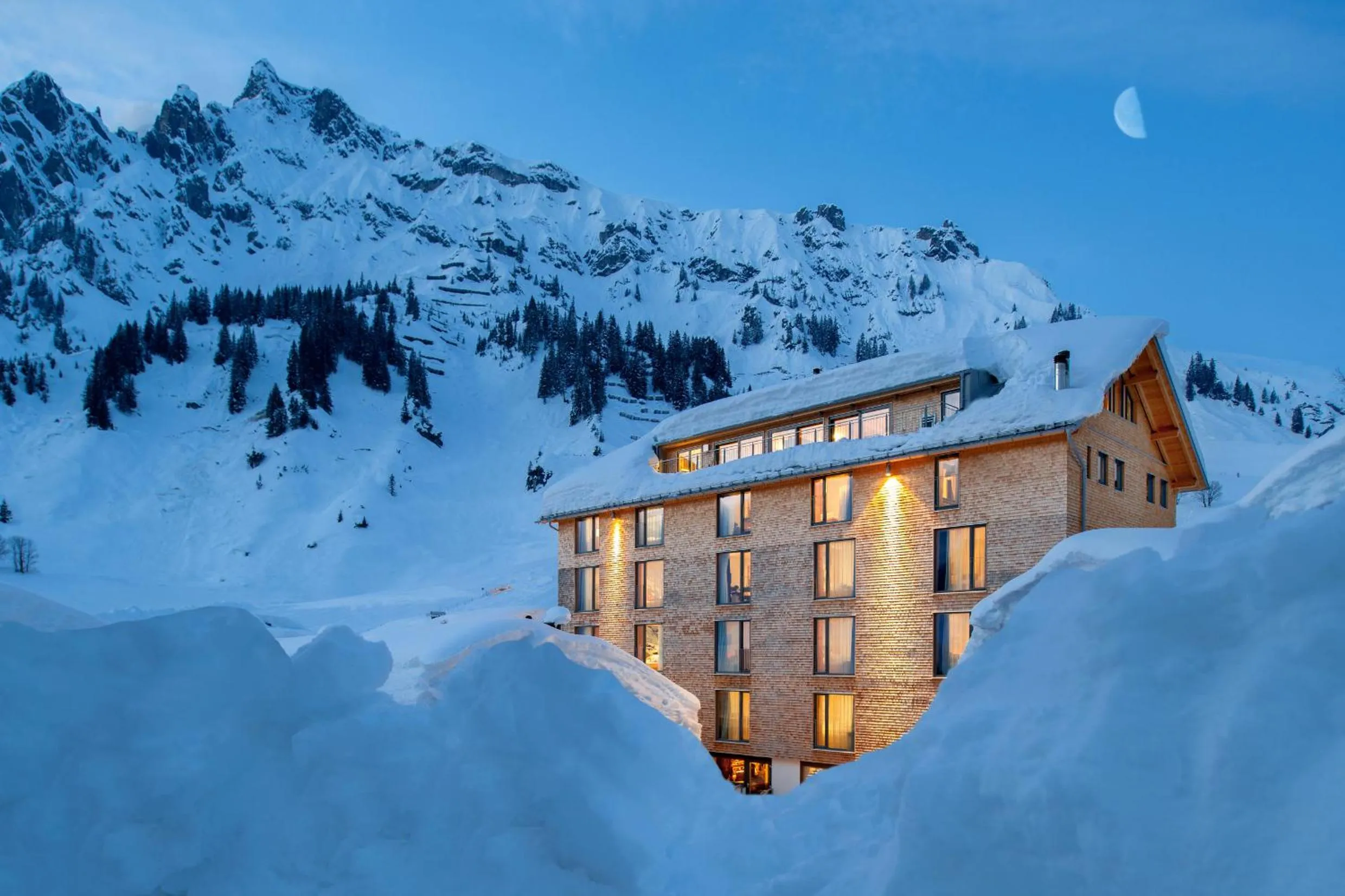 Property building in Mondschein Hotel & Chalet