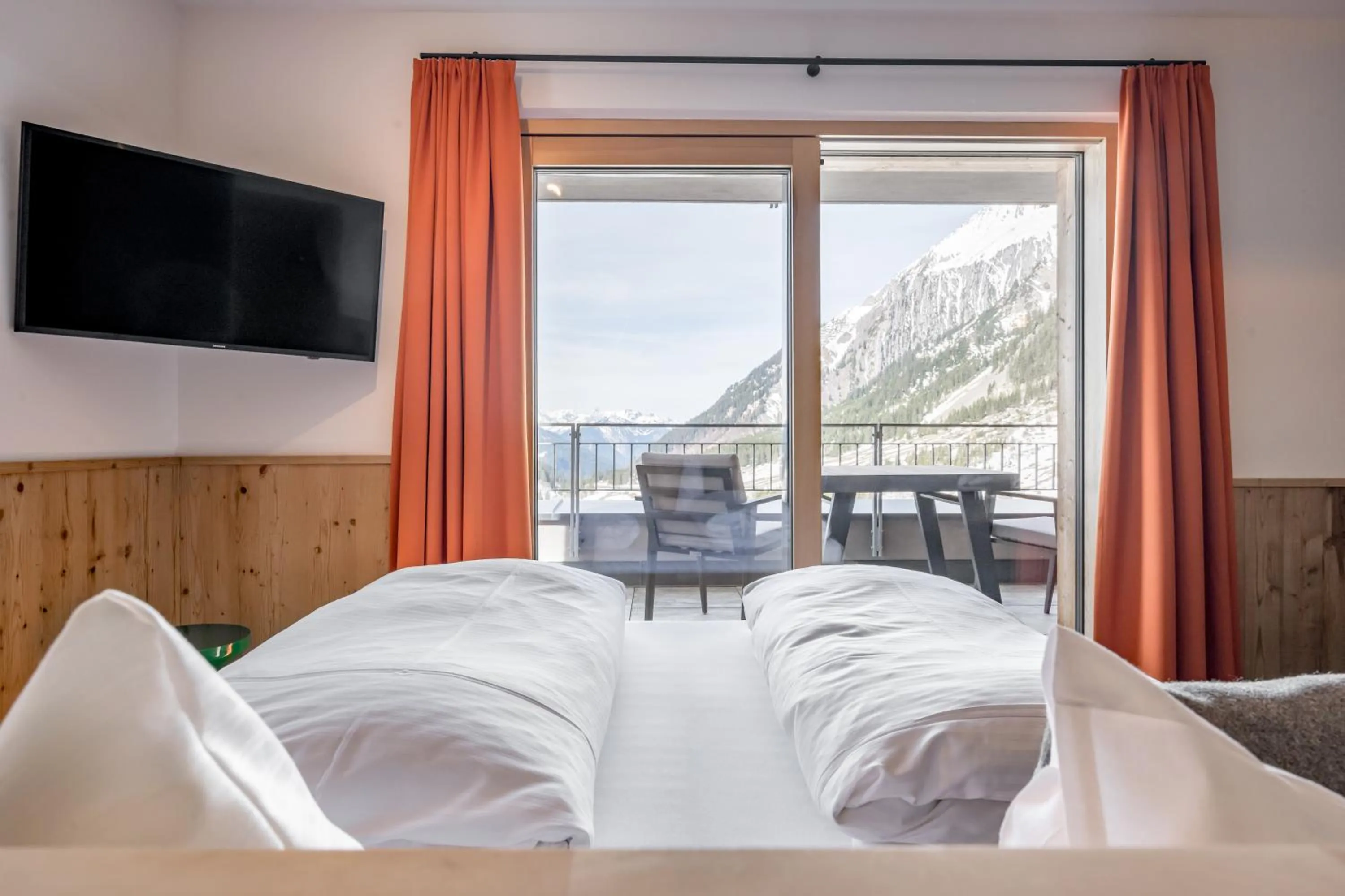 Photo of the whole room, Bed in Mondschein Hotel & Chalet