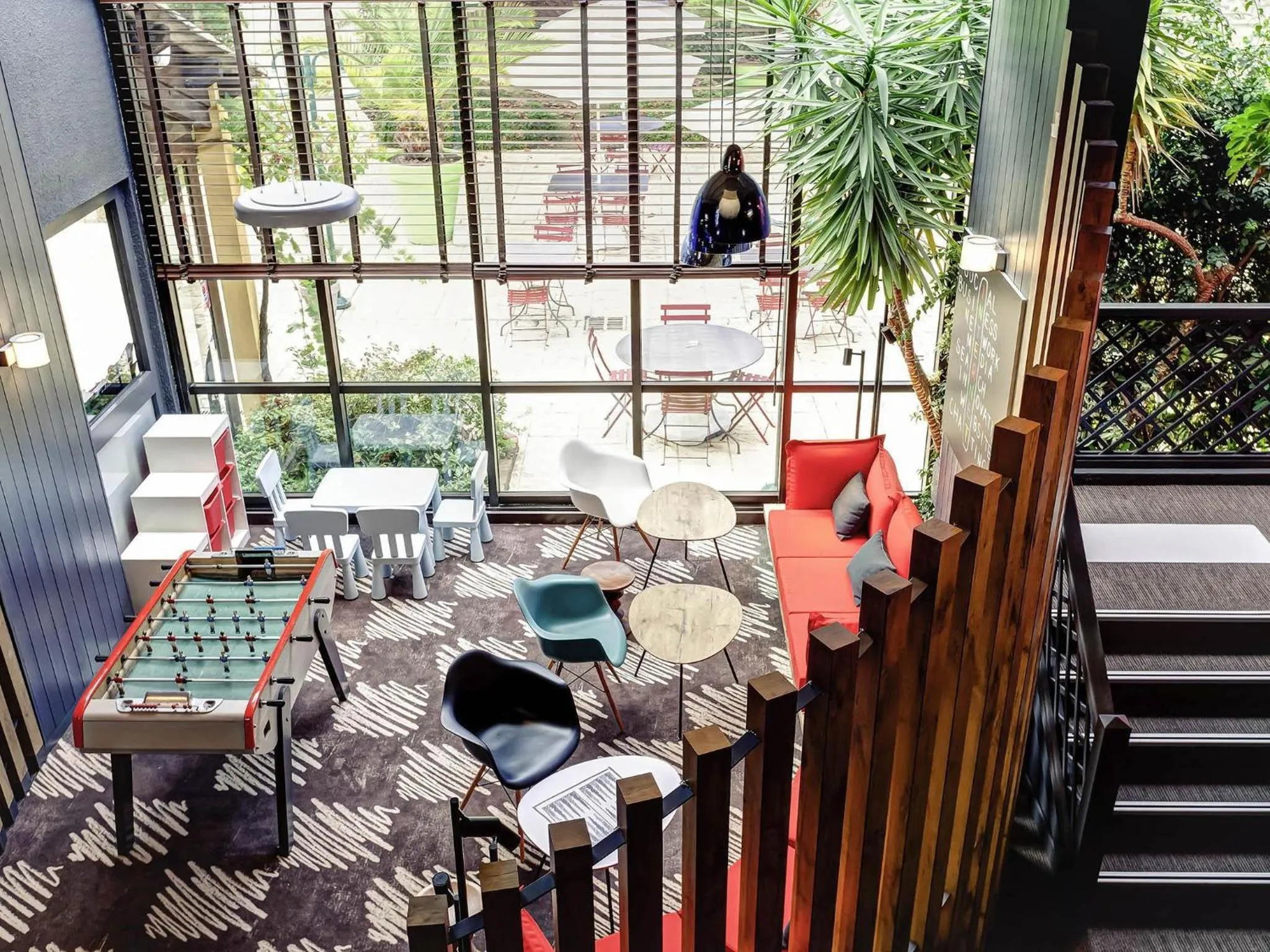 Lounge or bar in ibis Lyon Nord