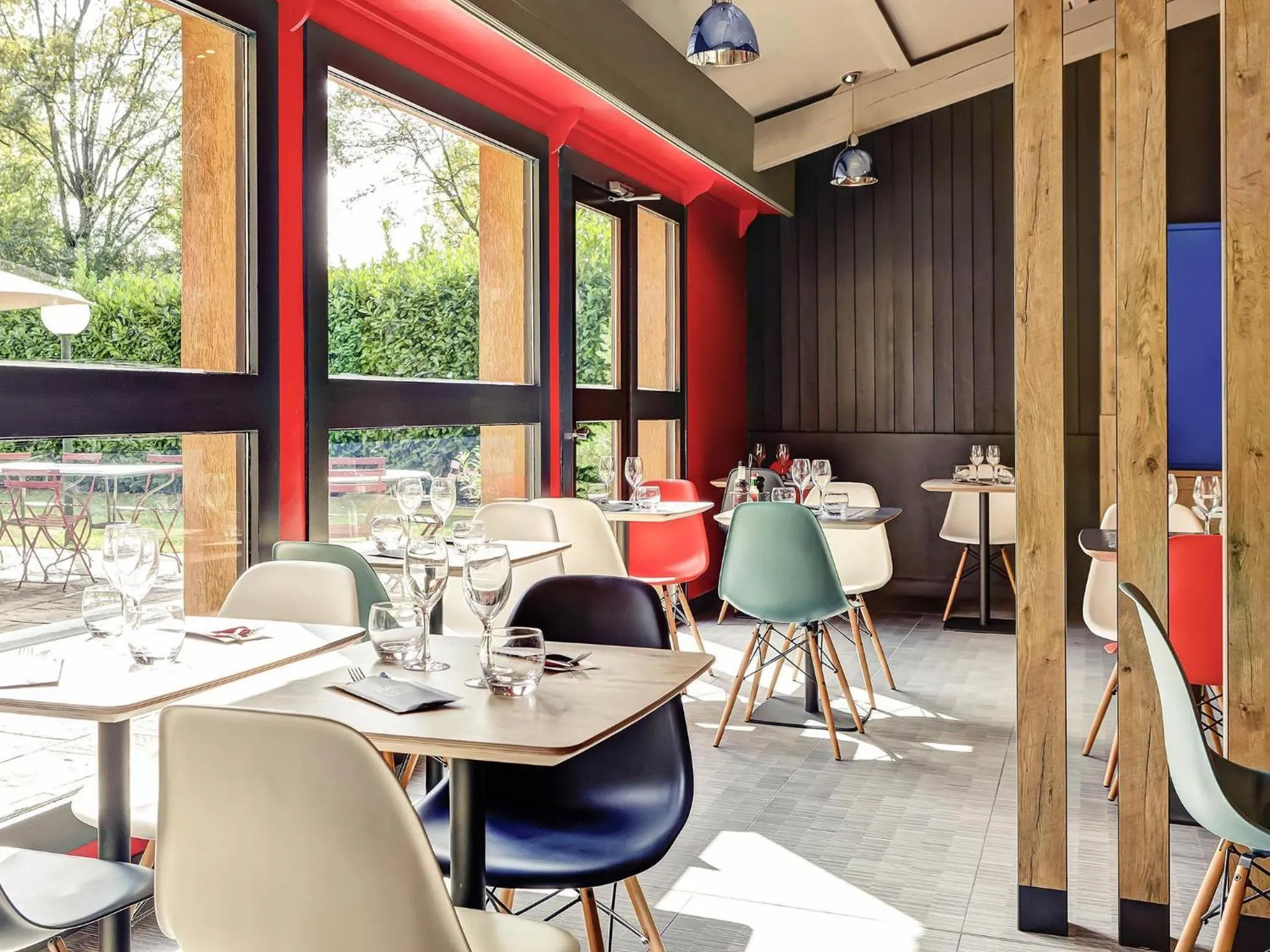 Restaurant/places to eat in ibis Lyon Nord