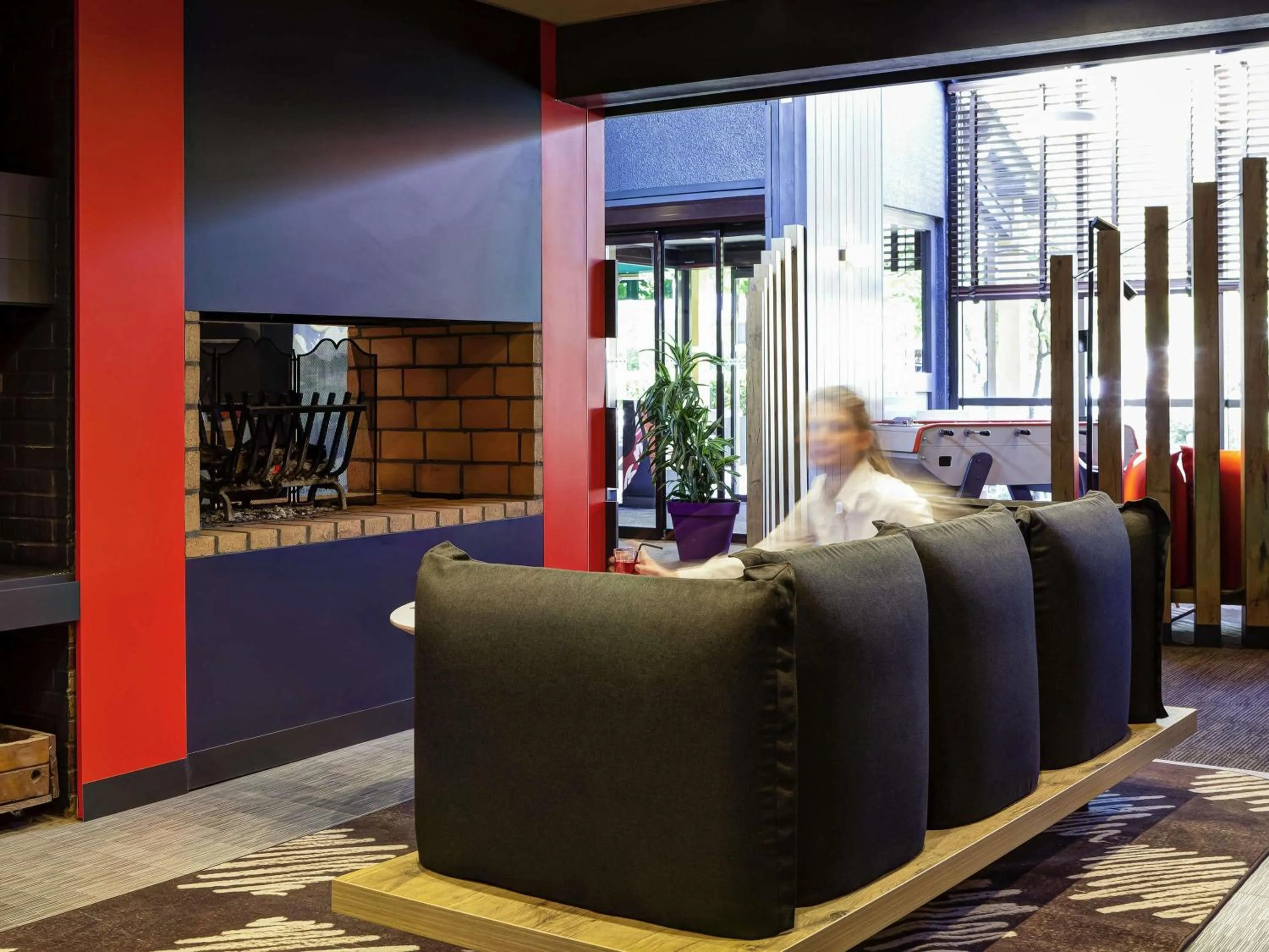 Lounge or bar in ibis Lyon Nord