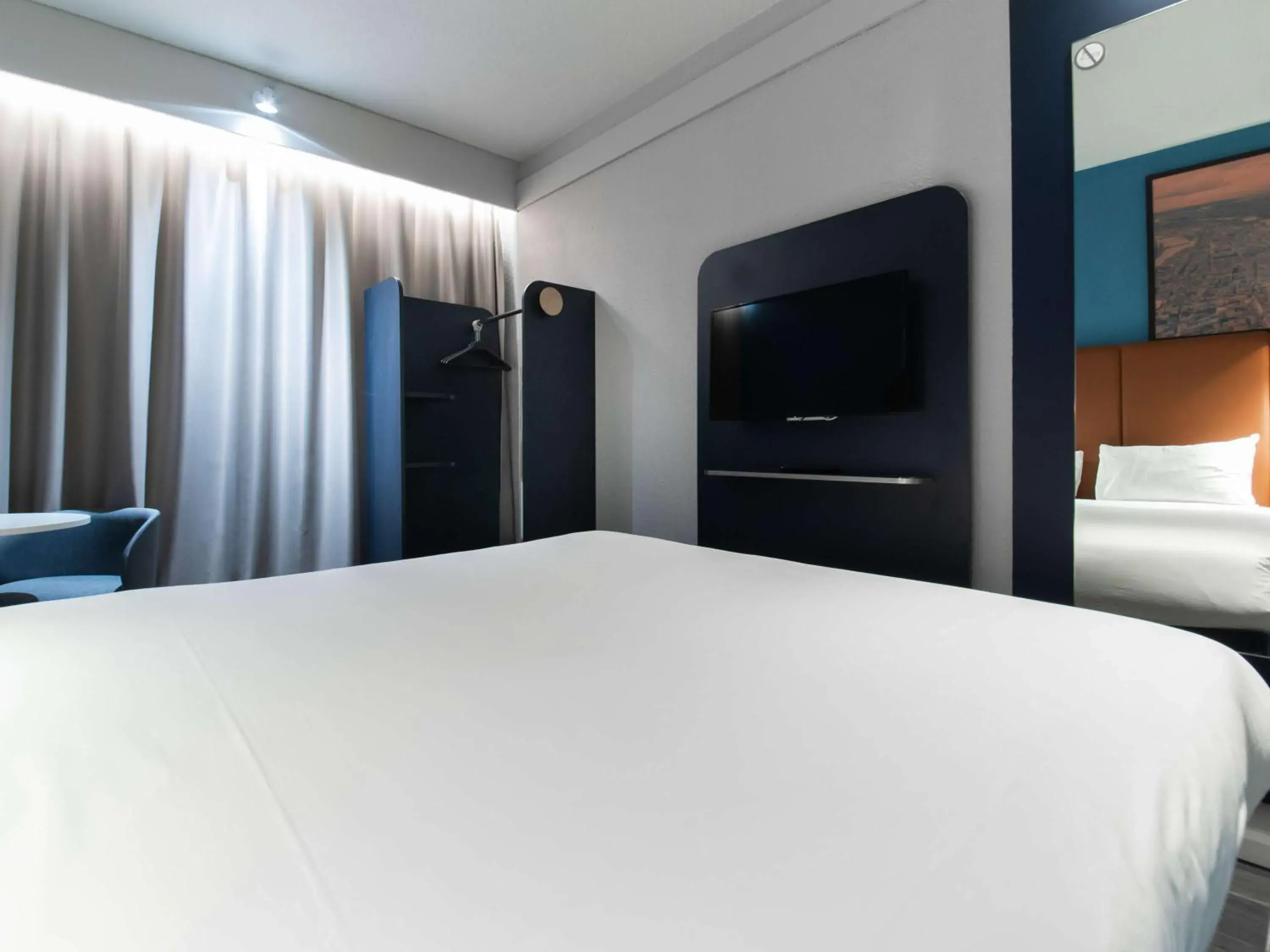 Bedroom, Bed in ibis Lyon Nord Bedroom, Bed in ibis Lyon Nord