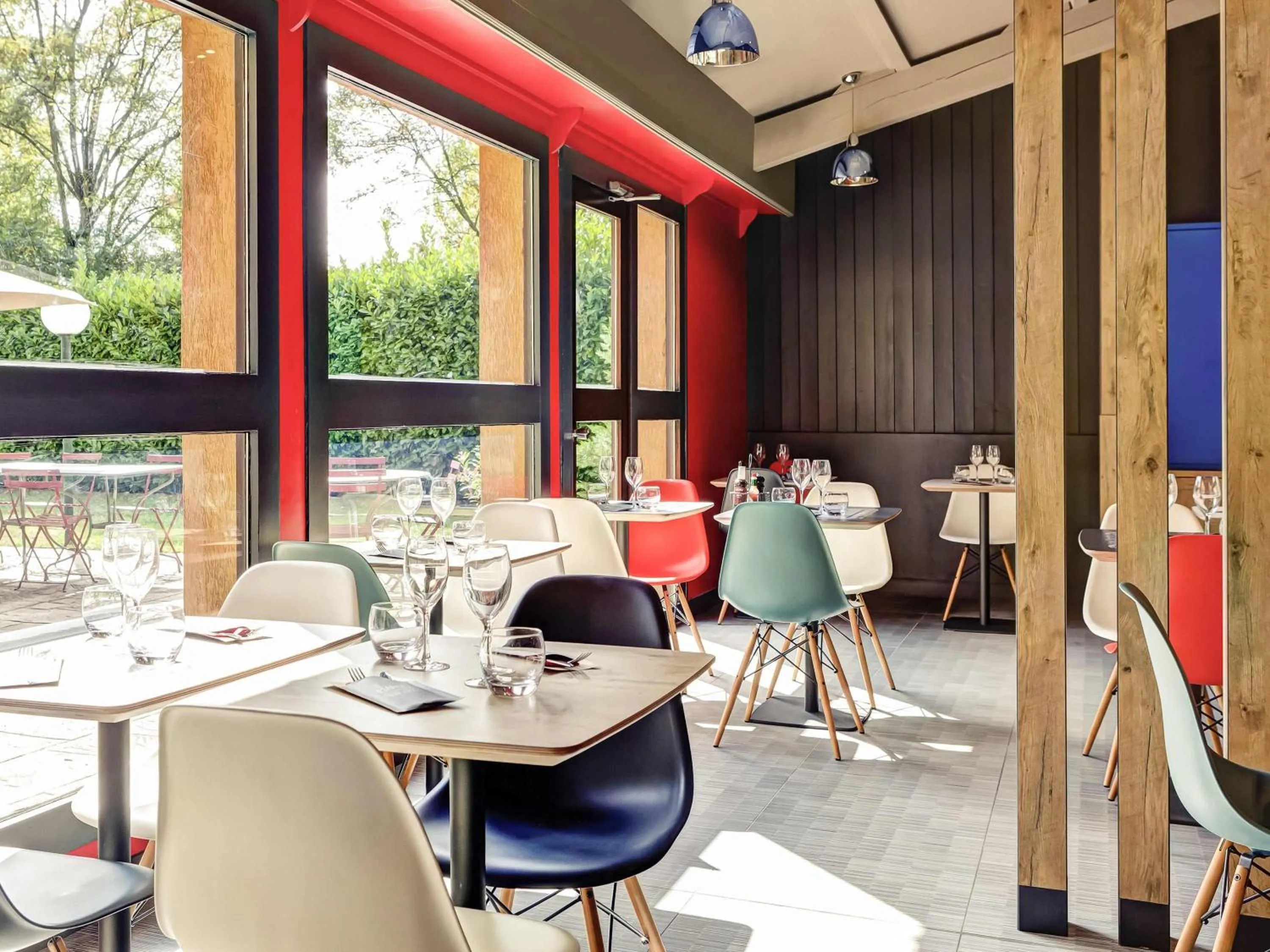 Restaurant/places to eat in ibis Lyon Nord