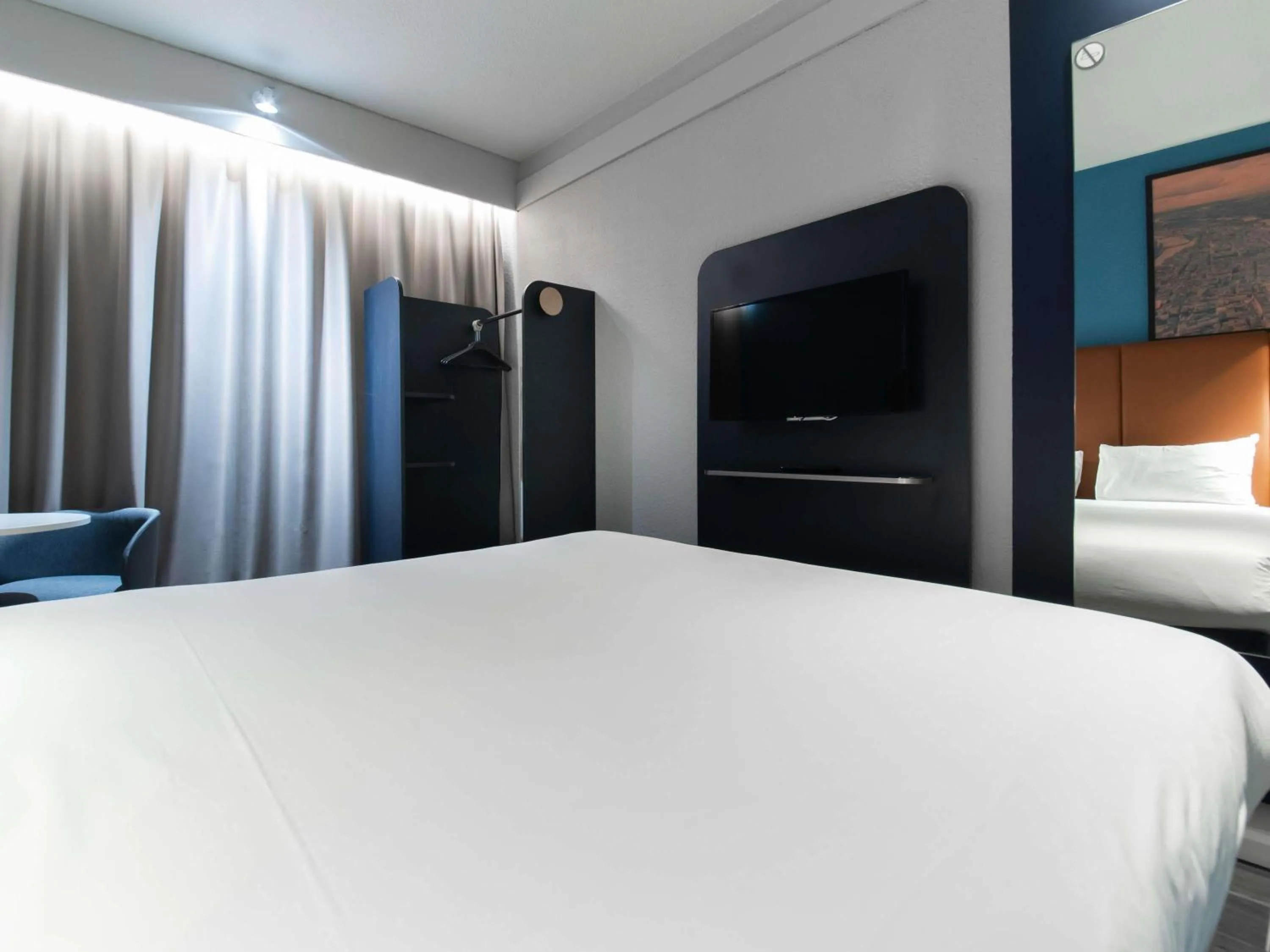 Bedroom, Bed in ibis Lyon Nord